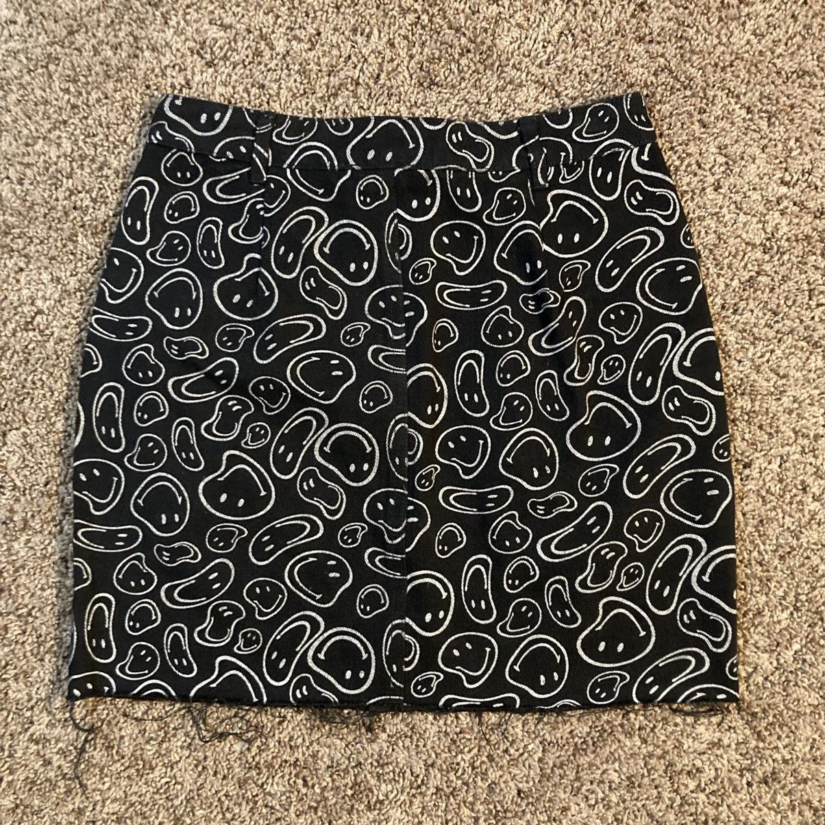 Designer × Vintage En;semble Y2K Black and white smiley face mini skirt size s Size 27" / US 4 / IT 40 - 5 Thumbnail