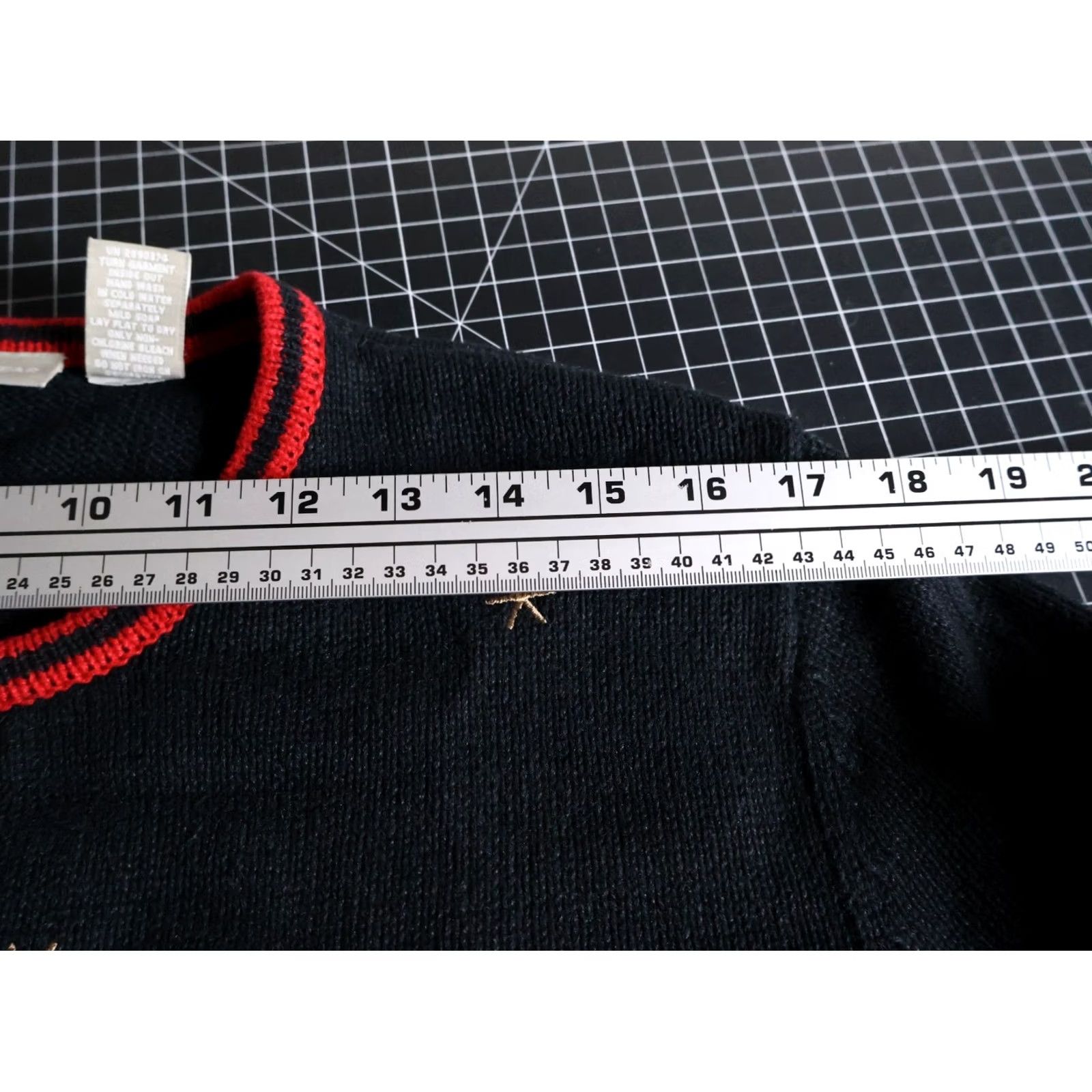 Vintage VINTAGE Field Gear Cardigan Women's XL Black Embroidered Mitten Geometric Knit Heavyweight 90s Holiday Outdoor Ugly Sweater Men/Women? Size XL / US 12-14 / IT 48-50 - 7 Thumbnail