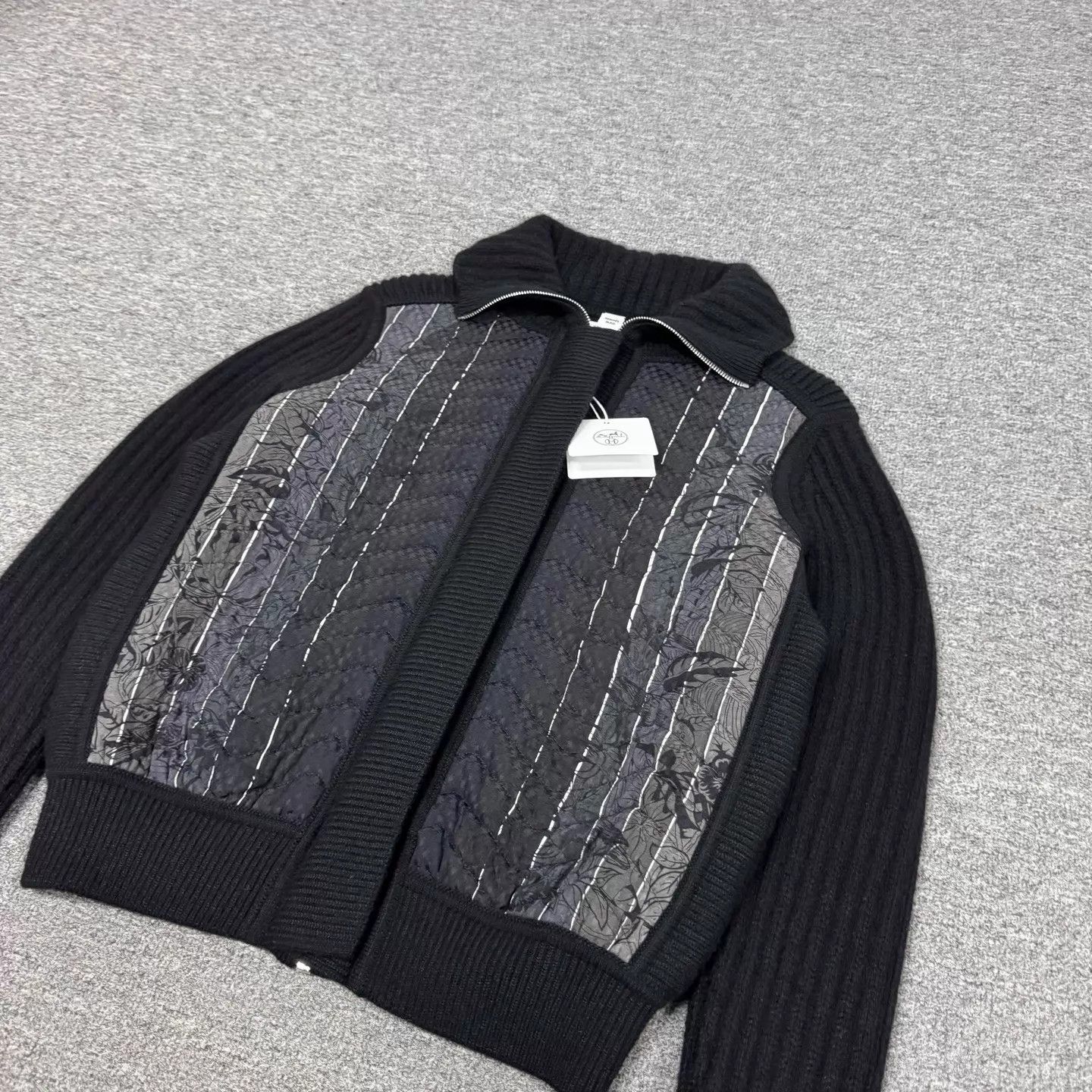 Hermes Hermes Black Cheetah-embroidered Back Paneled Short Jacket Size XS / US 0-2 / IT 36-38 - 4 Thumbnail