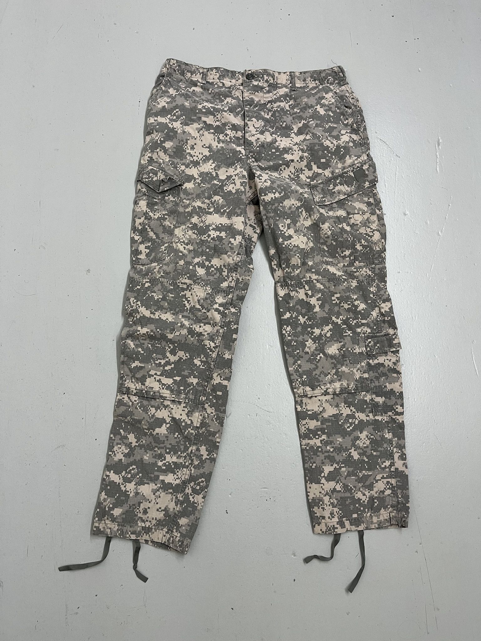 Vintage Vintage Military Digi Camo Cargo Double Knee Army Pants Size 37x33 Size US 37 - 1 Thumbnail