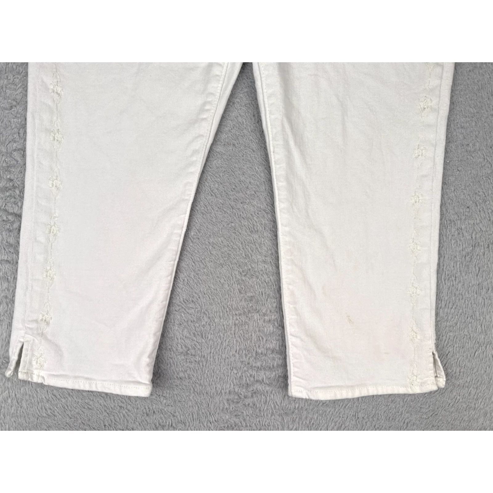 Levi's Levis Jeans Women White Capri Mid Rise 29x21 Cotton Blend 29 21 Inseam Denim 5-Pocket Distressed Capris Womens Jeans Size 29" - 2 Thumbnail