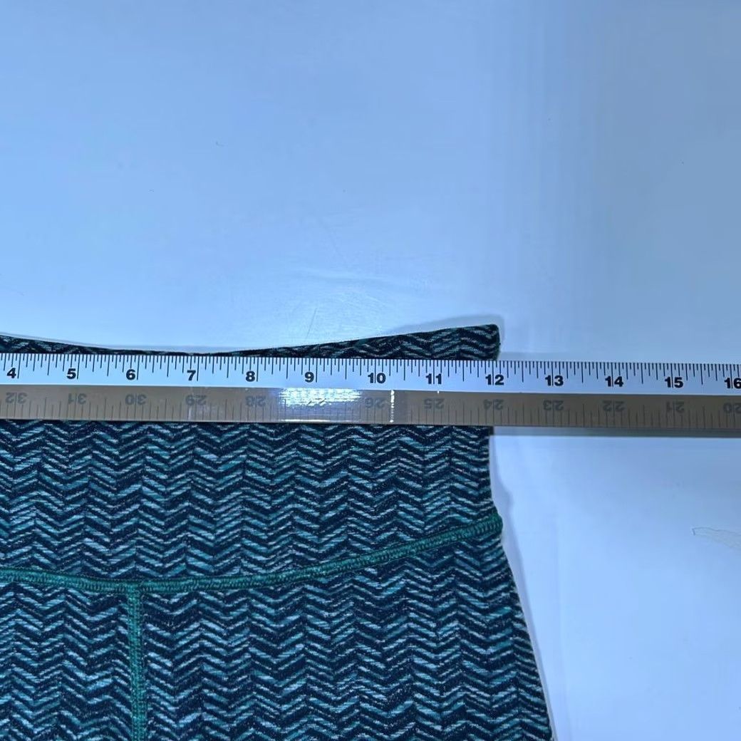 Lululemon Lululemon Athletica Chevron Capri Leggings Womens 4 Gray Regular Pocket Zigzag Pattern Capris Yoga Gym Athleisure Size 27" / US 4 / IT 40 - 8 Thumbnail