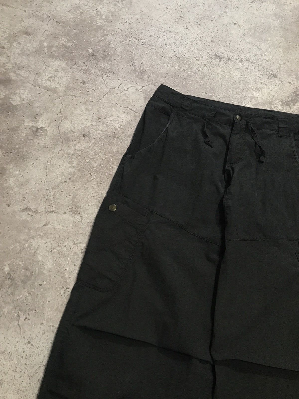 Nike × Vintage Vintage Y2K Nike Cargo Pants Embroiled Logo Faded Black Size 28" / US 6 / IT 42 - 6 Thumbnail
