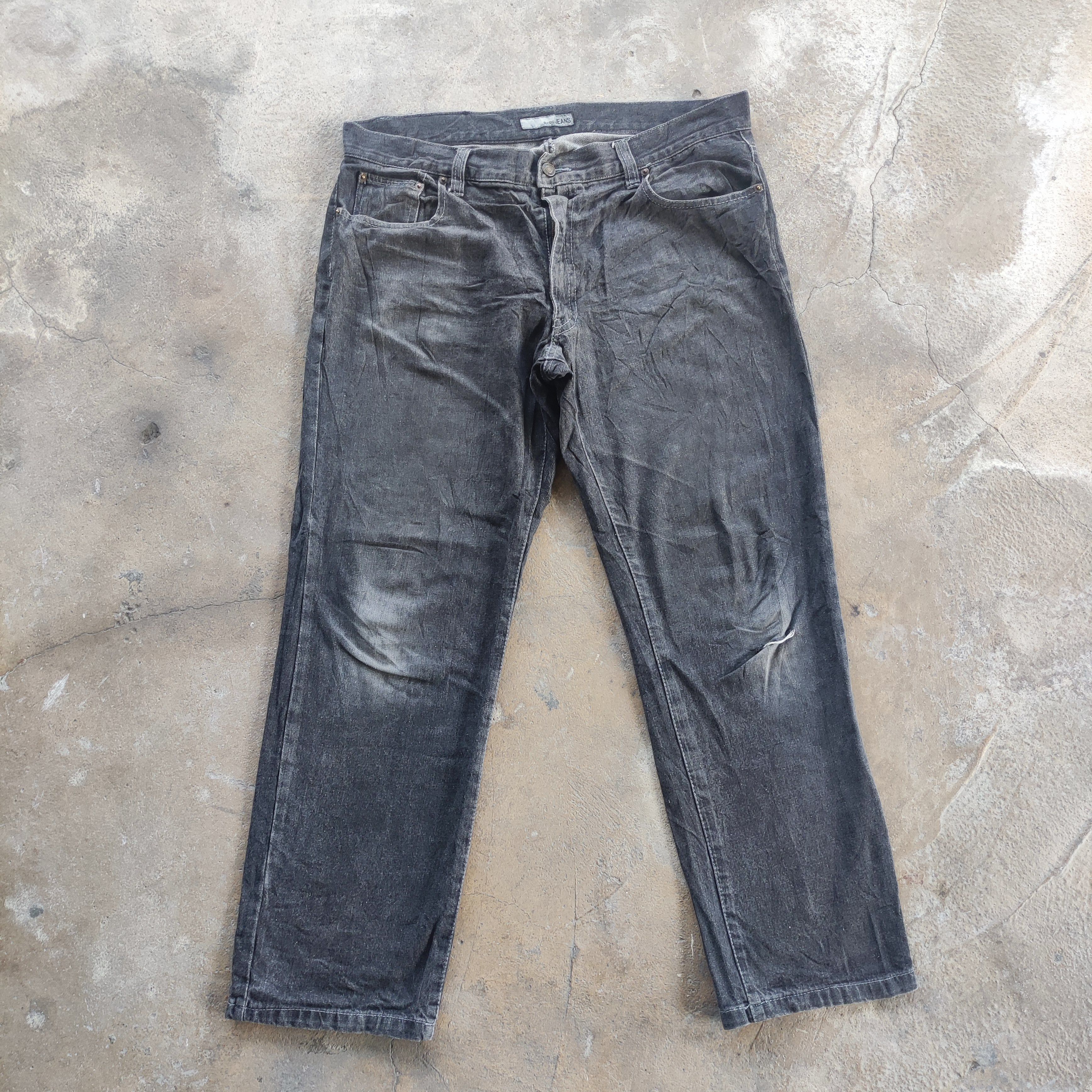 Japanese Brand Vintage Japanese Basic Jeans Brand Baggy Jeans Faded pants Size US 38 / EU 54 - 1 Thumbnail