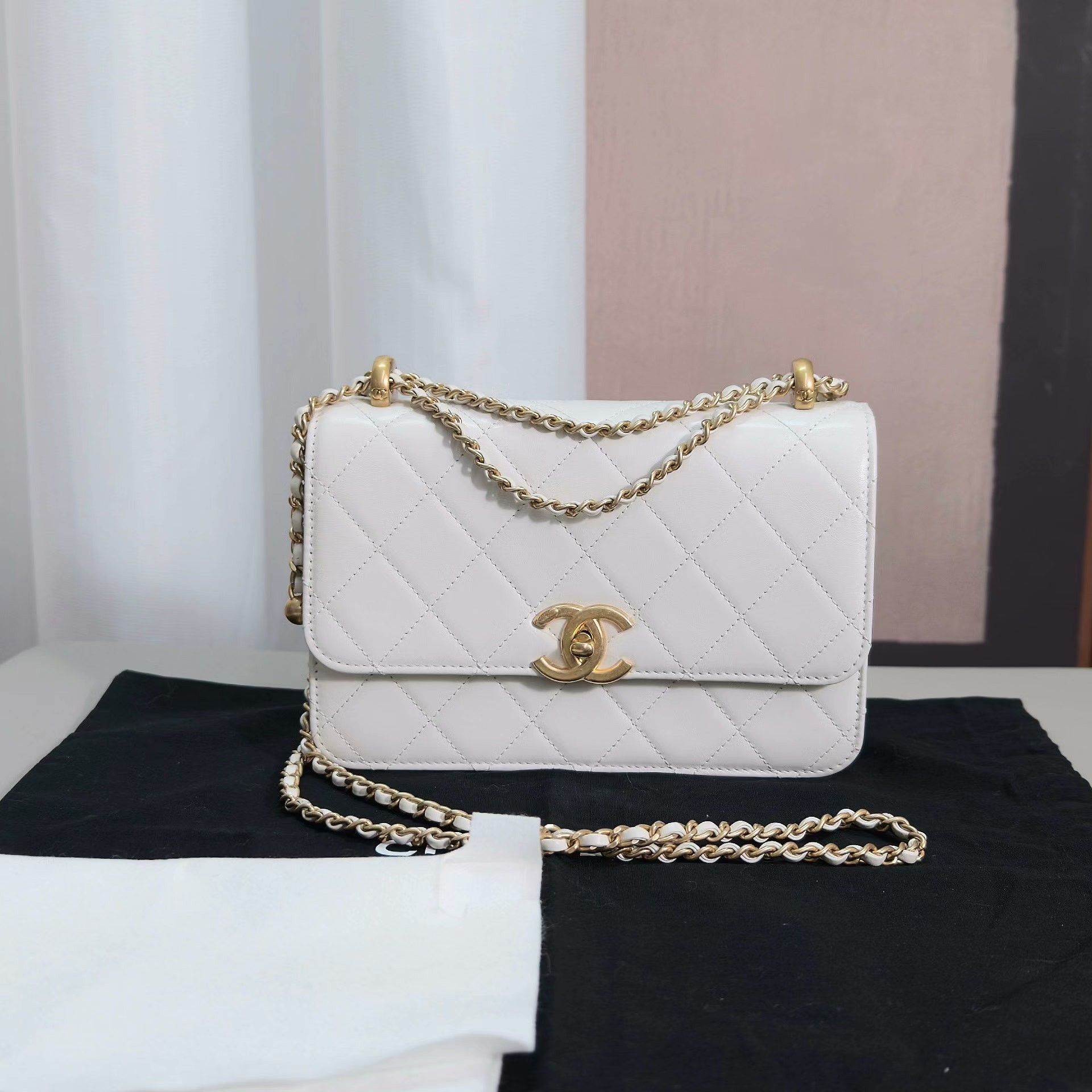 Chanel Pre-loved Bag Very good condition Size ONE SIZE - 1 Thumbnail