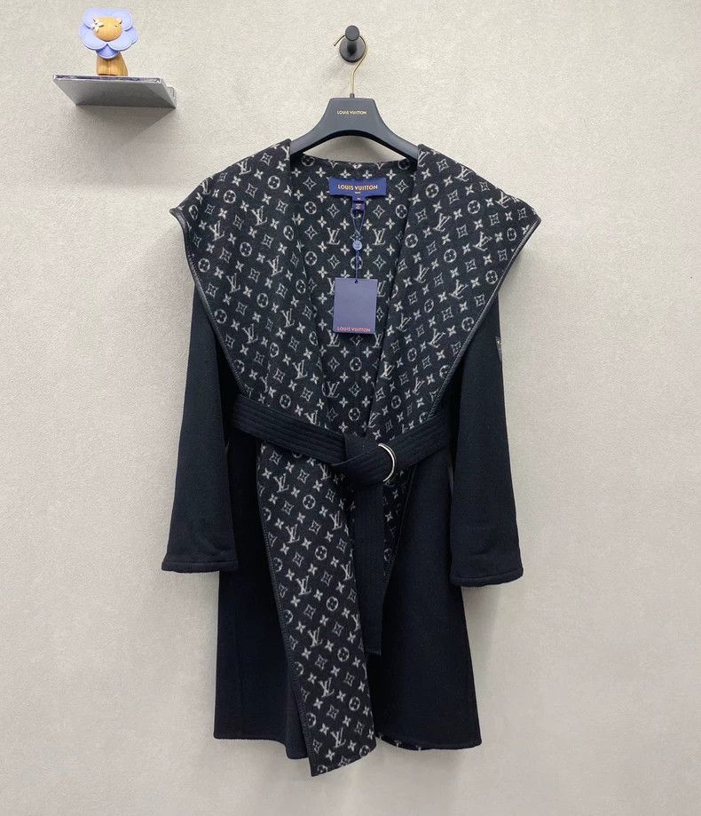 Louis Vuitton Black Logo Printed Hooded Bathrobe Coat - dmc Size US M / EU 48-50 / 2 - 1 Thumbnail