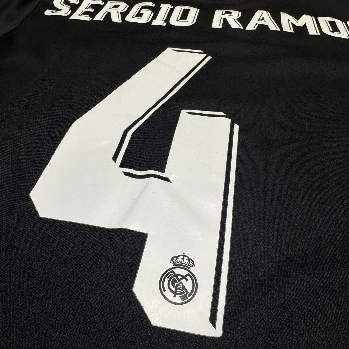 Adidas Real Madrid 17/18 away shirt #4 Sergio ramos Size US M / EU 48-50 / 2 - 6 Thumbnail