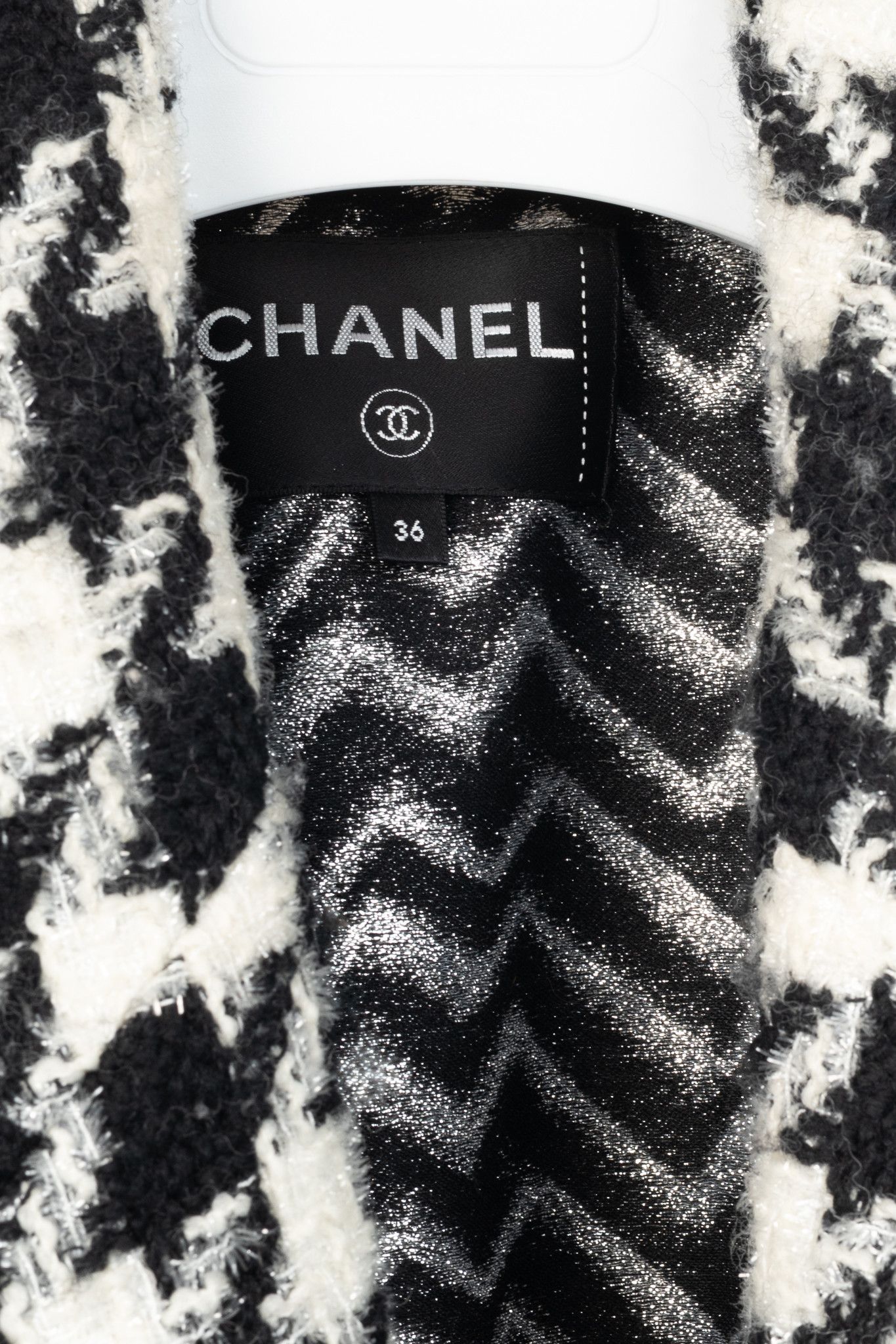 Chanel Chanel AW/19 Runway White/Black Houndstooth Wool-Tweed Coat Size S / US 4 / IT 40 - 4 Thumbnail