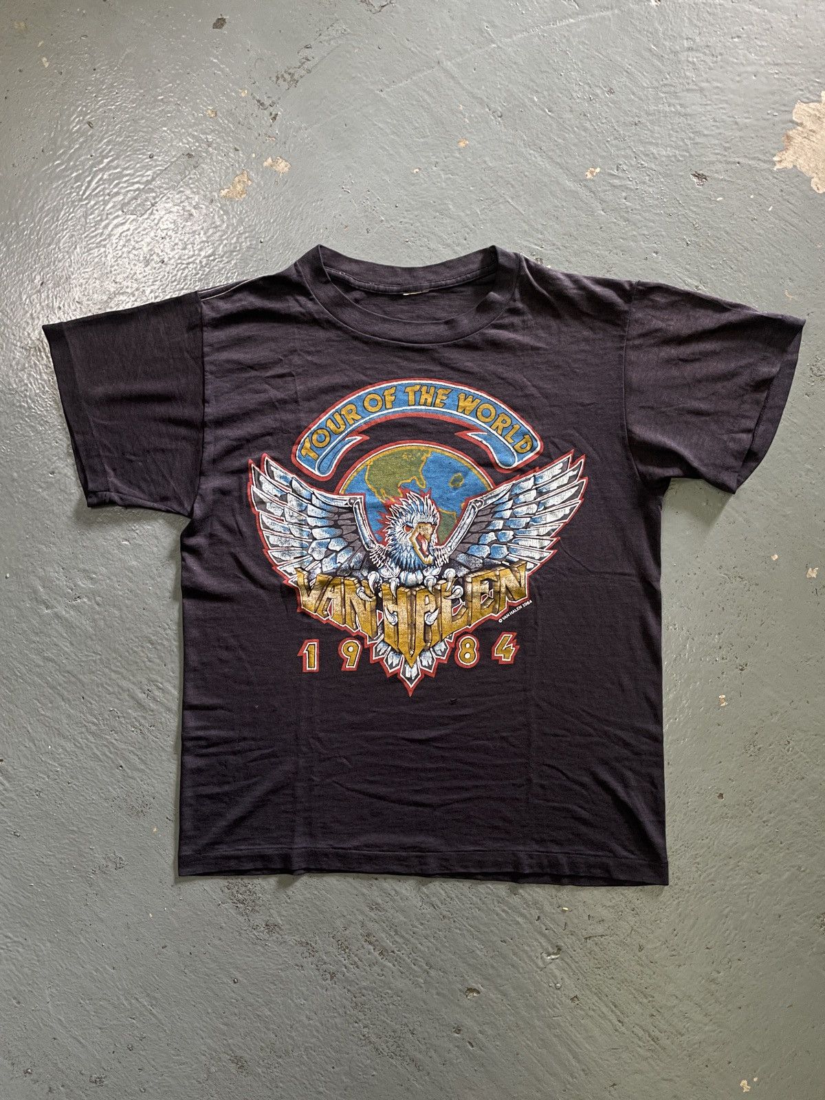 Band Tees × Vintage Vintage 80s Van Halen “TOUR OF THE WORLD” Band Tees Size US S / EU 44-46 / 1 - 1 Thumbnail