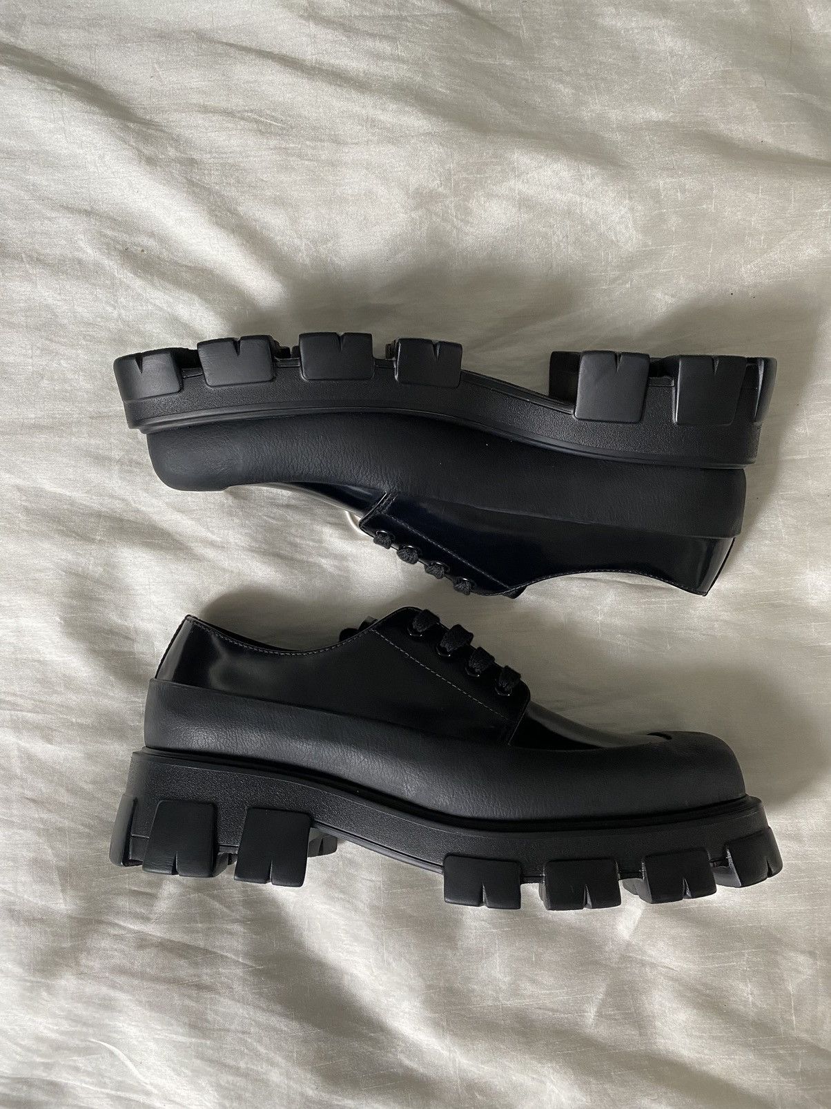 PRADA モノリス ダービー ラバーソール MONOLITH ラフシモンズ Miu Miu × Prada × Raf Simons Prada Monolith Lace-up shoes | Grailed