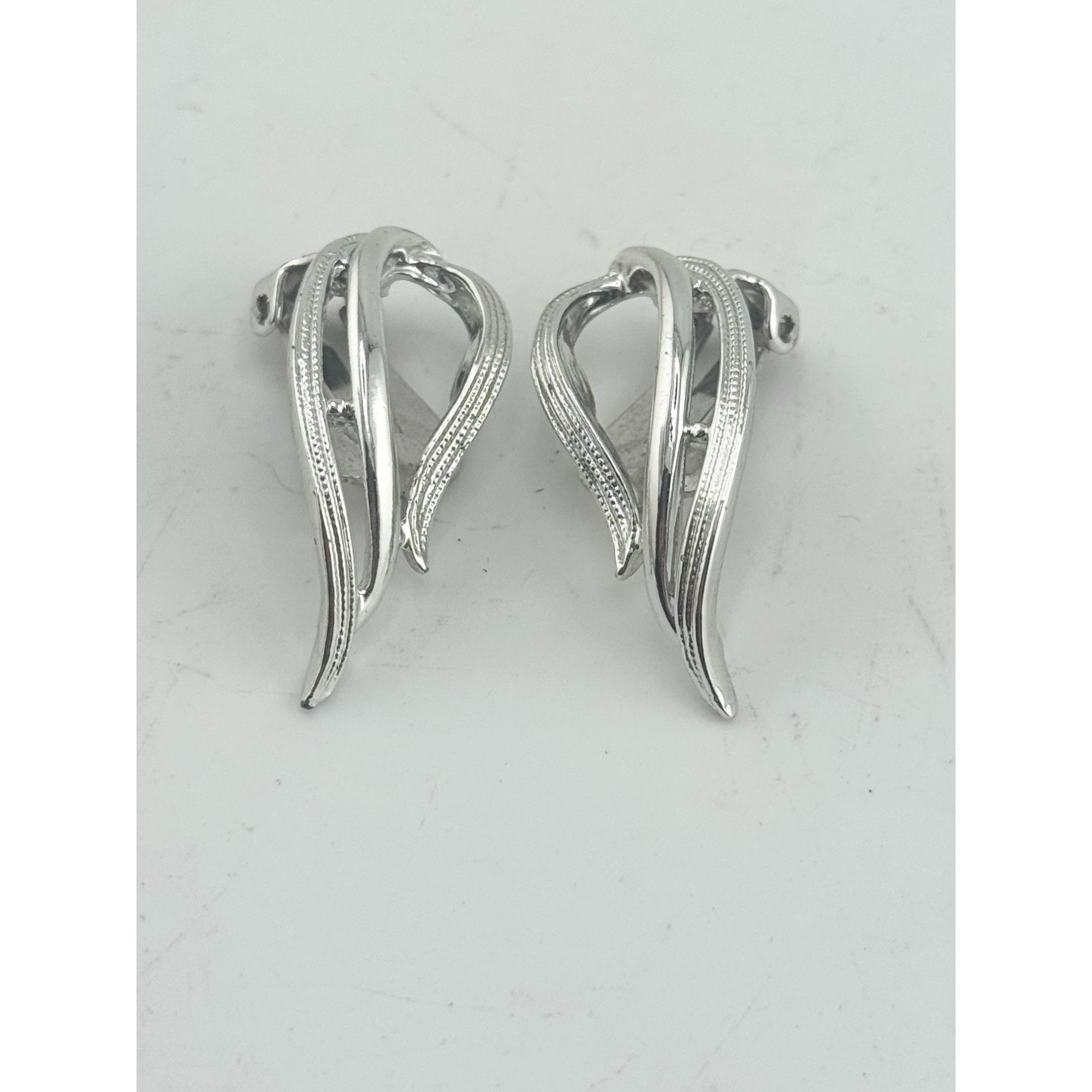 Vintage Vintage silver tone swirl clip on earrings Size ONE SIZE - 2 Thumbnail