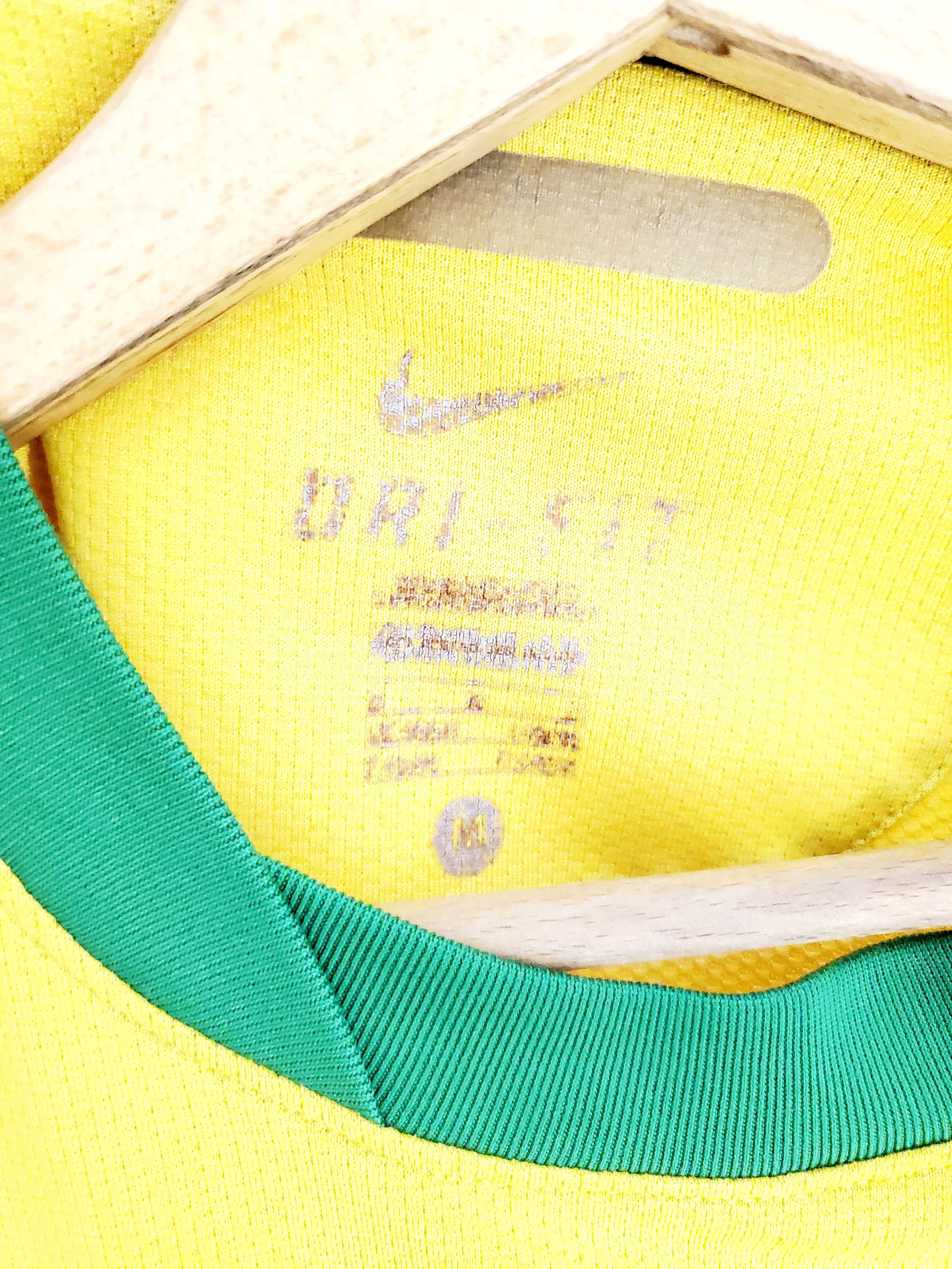 Nike BRAZIL 2010 2011 HOME FOOTBALL SOCCER NIKE Jersey M Size US M / EU 48-50 / 2 - 3 Thumbnail