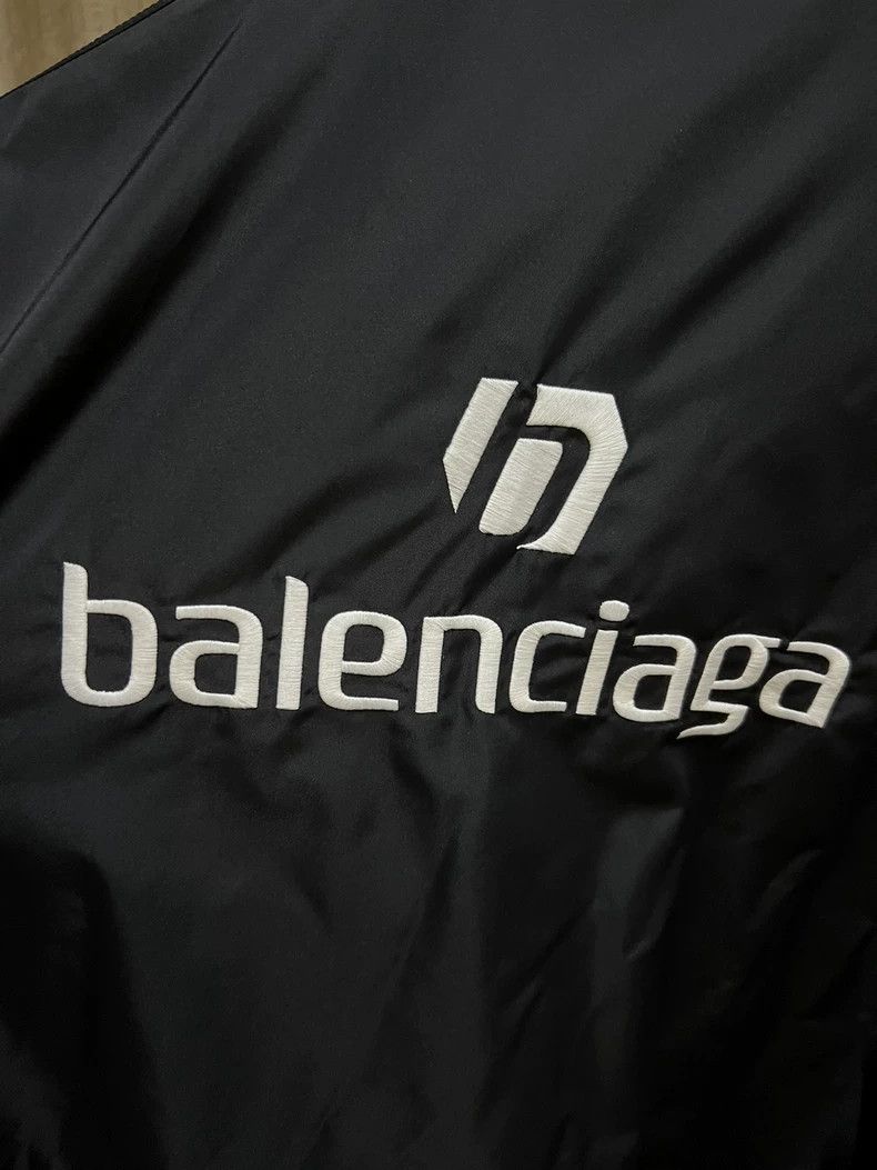 Balenciaga Balenciaga Soccer Motif Embroidered Logo Windbreaker Jacke Size XS / US 0-2 / IT 36-38 - 3 Thumbnail