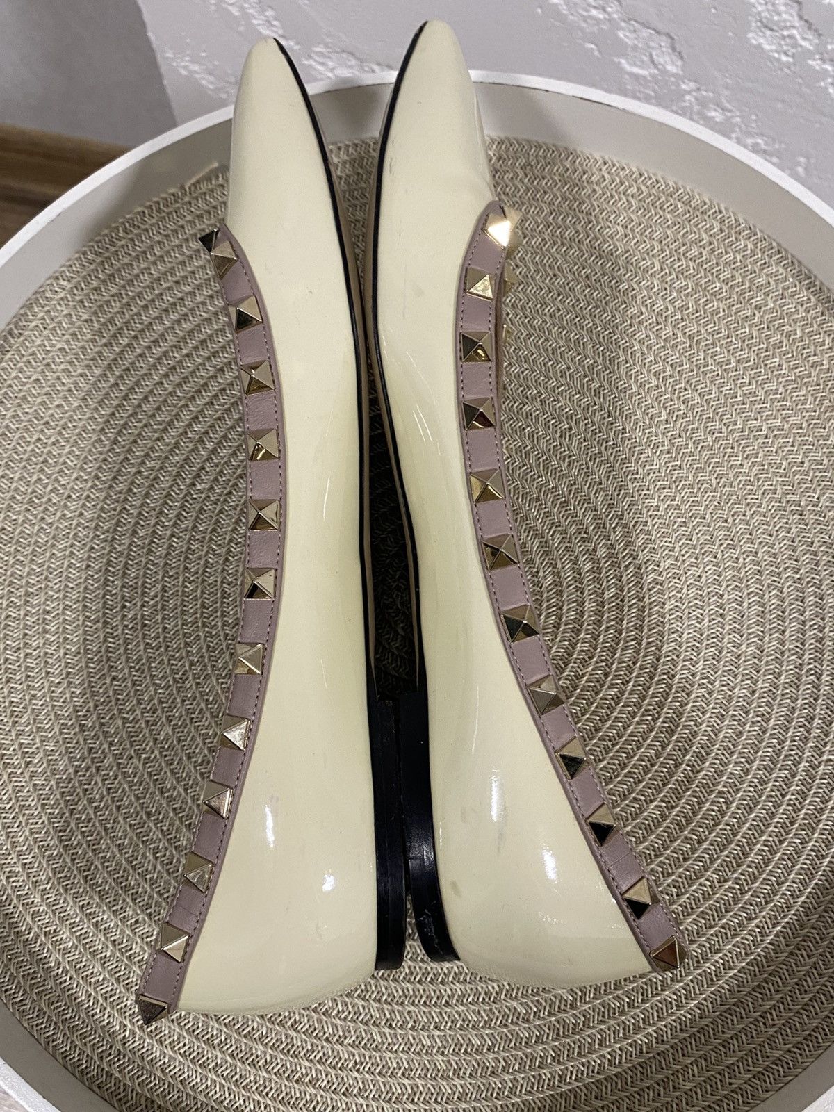 Valentino Valentino Rockstud Beige Patent Ballet Flats Size: 37.5 Size US 7.5 / IT 37.5 - 5 Thumbnail