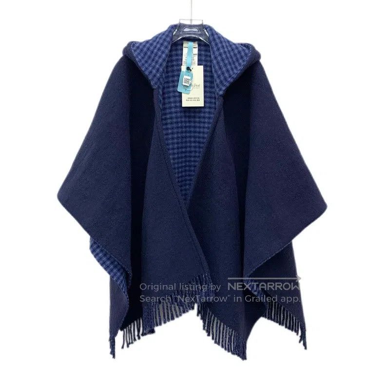 Fendi Fendi size 123*132cm Blue Letter Printed Plaid Hooded Wool Size M / US 6-8 / IT 42-44 - 1 Thumbnail