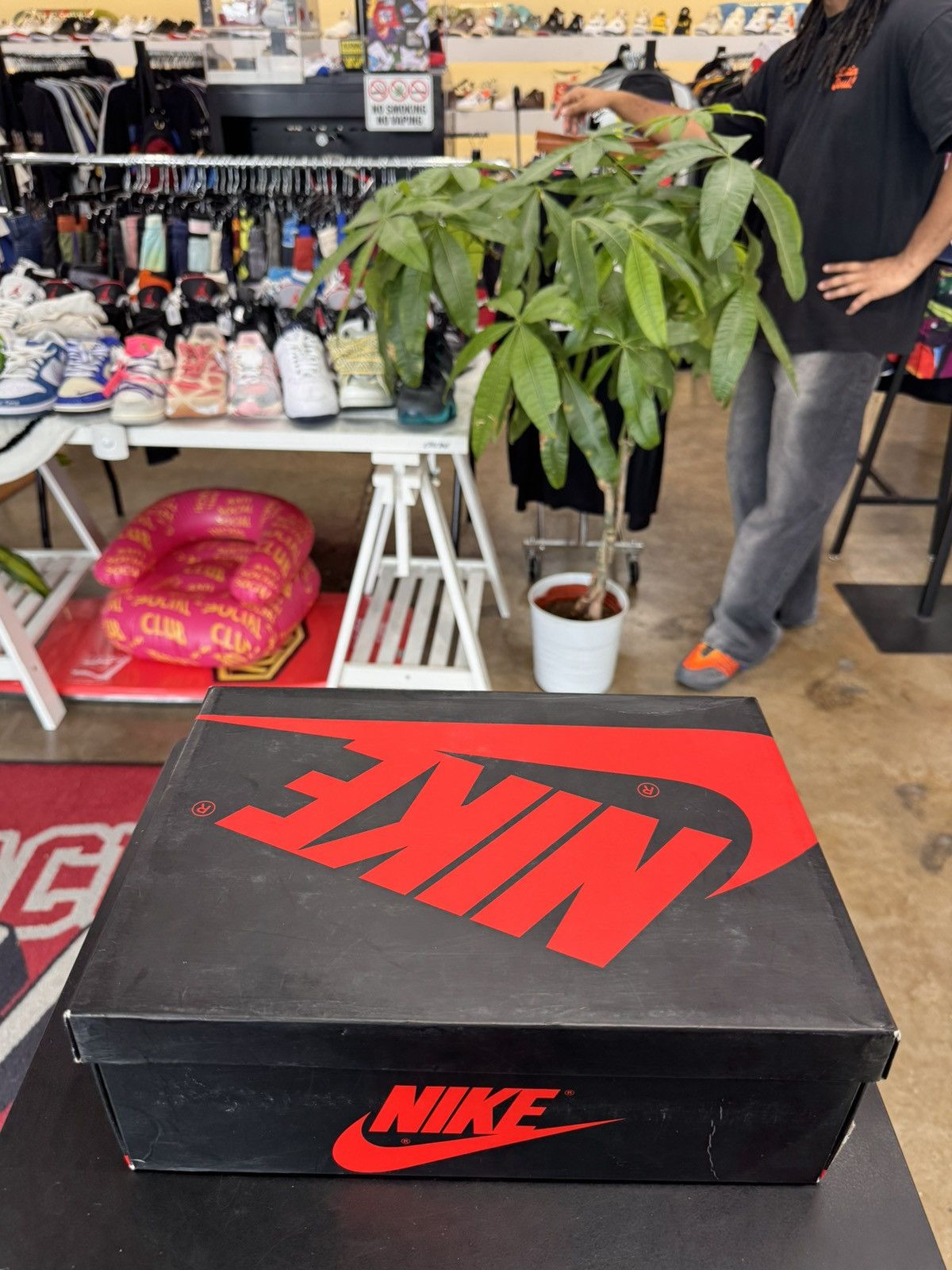 Jordan Brand Air Jordan 1 Shadow Size 7Y (2018) Size US 7 / EU 40 - 15 Thumbnail