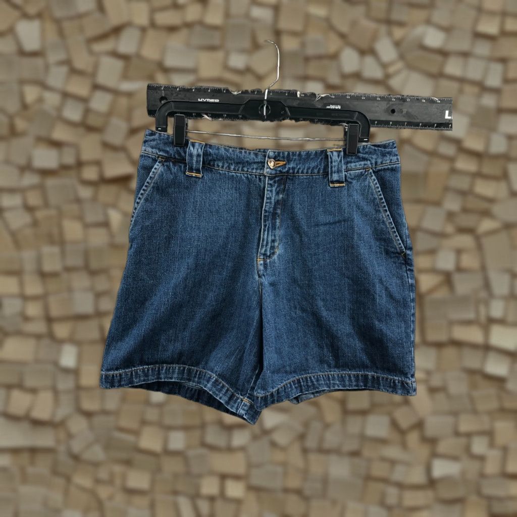 Cherokee Cherokee Boyfriend Shorts Womens Size 12 Mid Rise Medium Wash Blue Shirt Adults Regular 5-Pocket Denim Cotton Logo Size 34" / US 12 / IT 48 - 1 Thumbnail