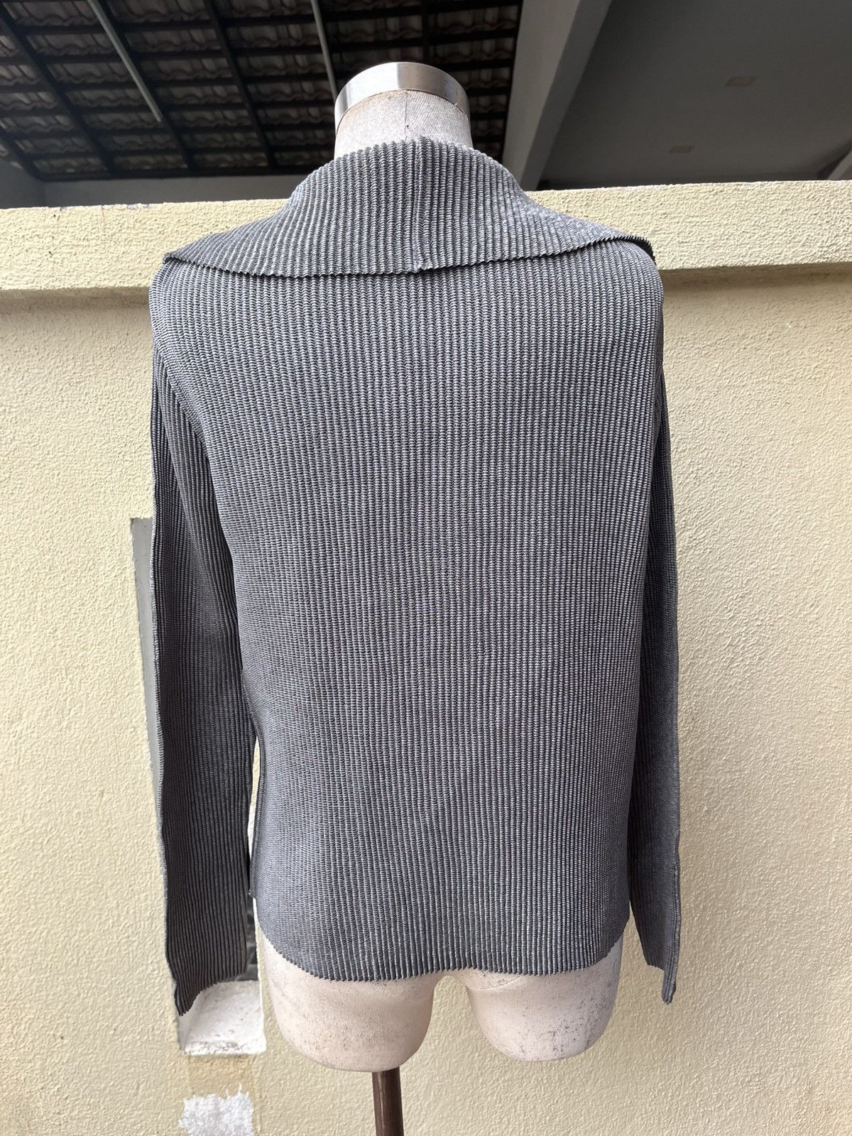 Pleats Please Issey Miyake Vtg specchio pleats grey cardigan Size S / US 4 / IT 40 - 5 Thumbnail