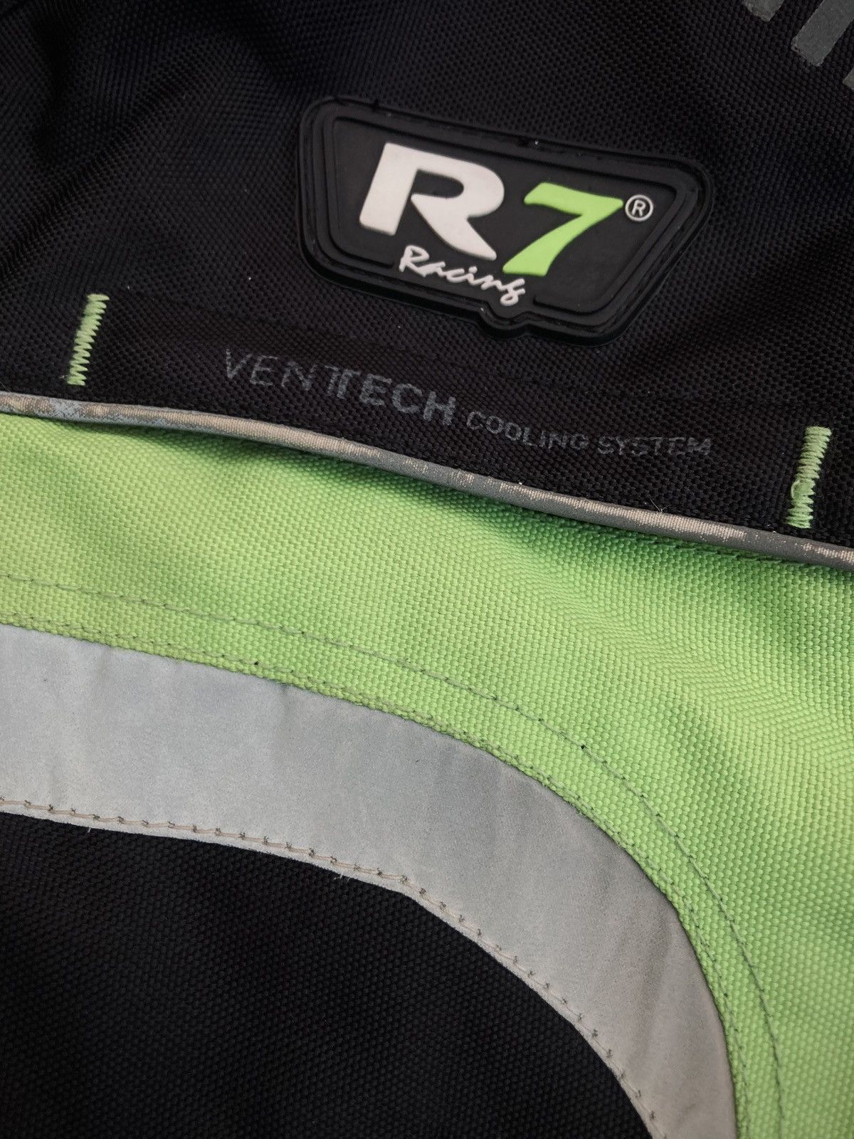 Other R7 Racing Jacket w/ Removable Safety Pads & Inner Liner Size US L / EU 52-54 / 3 - 8 Thumbnail