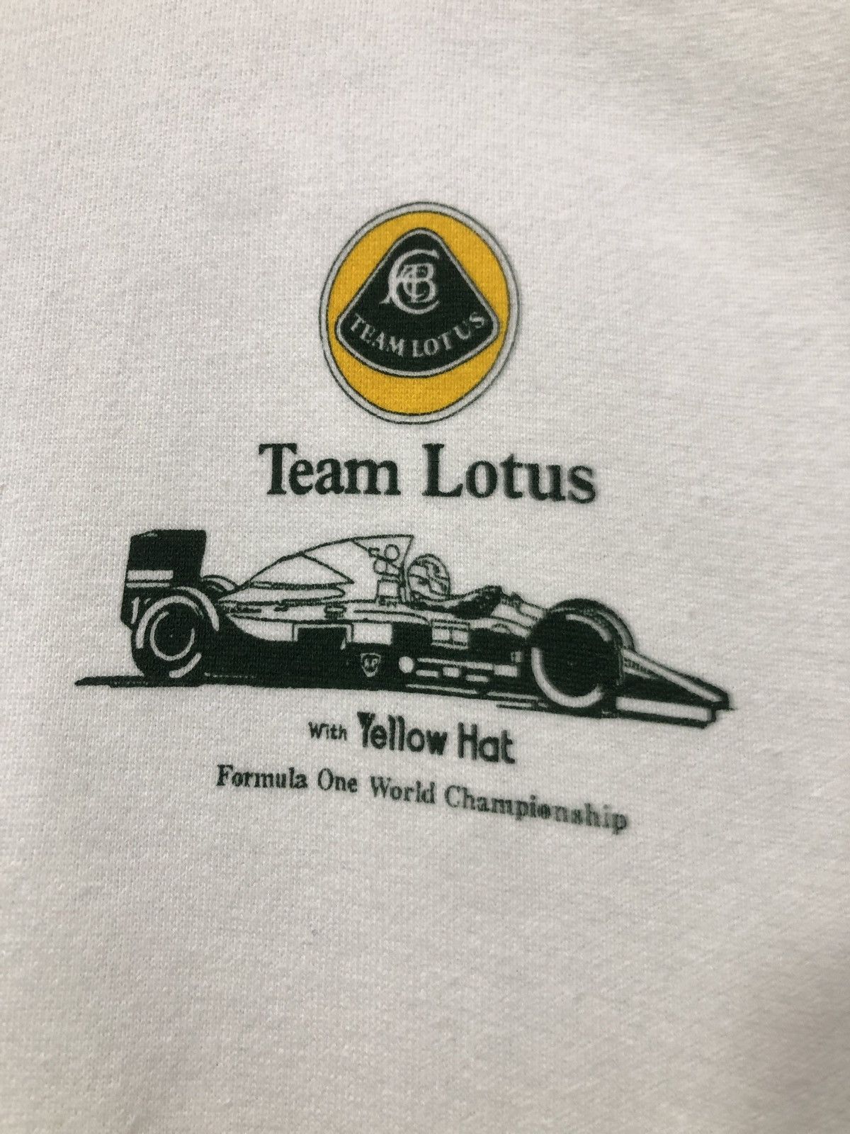 Vintage Vintage Team Lotus With Yellow Hat Formula One Sweatshirt Size US M / EU 48-50 / 2 - 1 Thumbnail