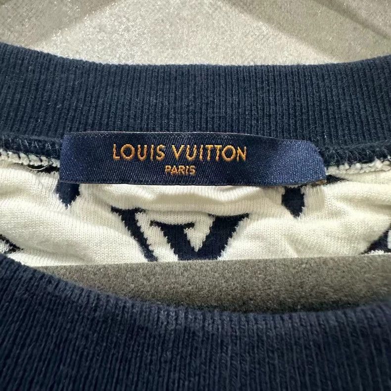 Louis Vuitton Louis Vuitton Blue embossed full logo sweatshirt Size US L / EU 52-54 / 3 - 4 Thumbnail