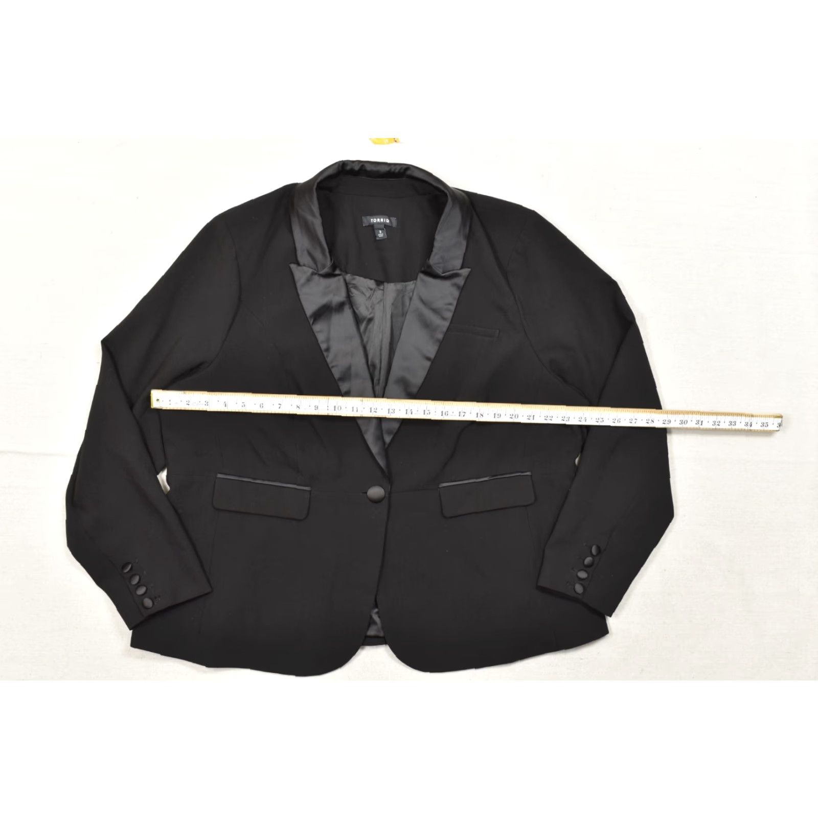 Torrid Torrid Blazer Black Satin Lapel One Button Lined Plus Size Women's 3 Satin Lapel Blazer, Black, Polyester, 3, Torrid, Women's Size XS / US 0-2 / IT 36-38 - 6 Thumbnail
