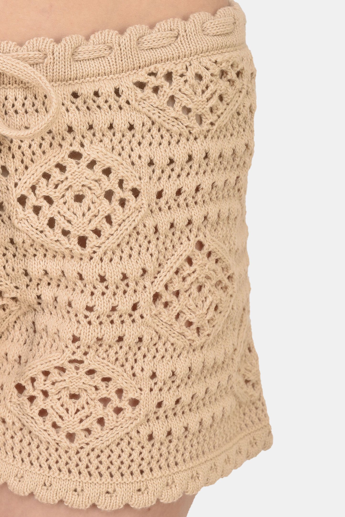 Saint Laurent Paris o1s1wg110924 Low-Waisted Crochet Shorts in Wool in Beige Size 27" / US 4 / IT 40 - 4 Thumbnail