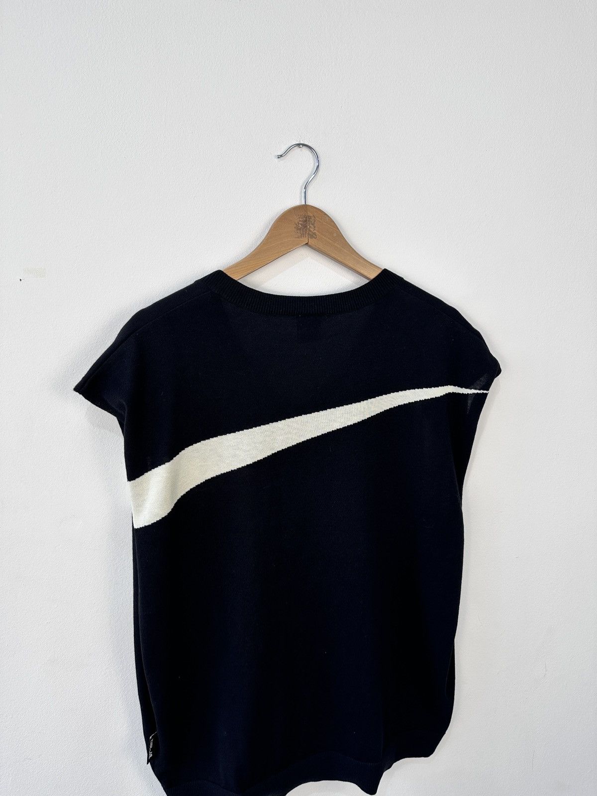 Nike Nike Sportswear Big Swoosh Knit Sweater Vest Preppy Size L Size US L / EU 52-54 / 3 - 11 Thumbnail