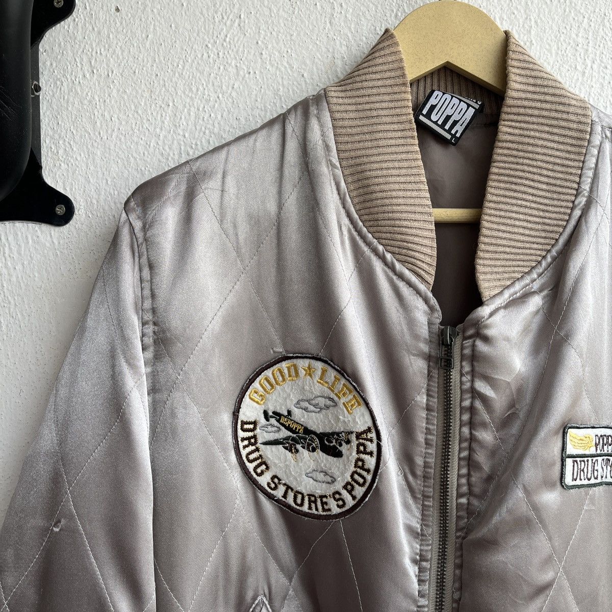 Vintage VINTAGE POPPA DRUG STORE SATIN PATCHES BOMBER JACKET Size US L / EU 52-54 / 3 - 5 Thumbnail