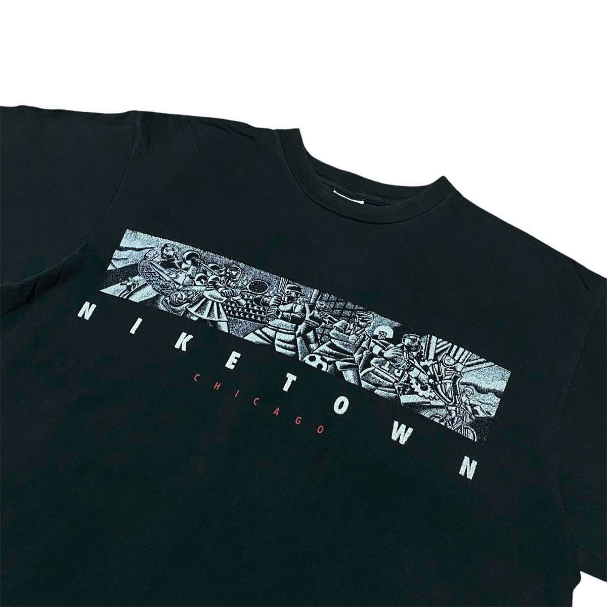 Nike × Vintage Vintage 90's Nike Town Chicago Graphic Tee Size US L / EU 52-54 / 3 - 3 Thumbnail