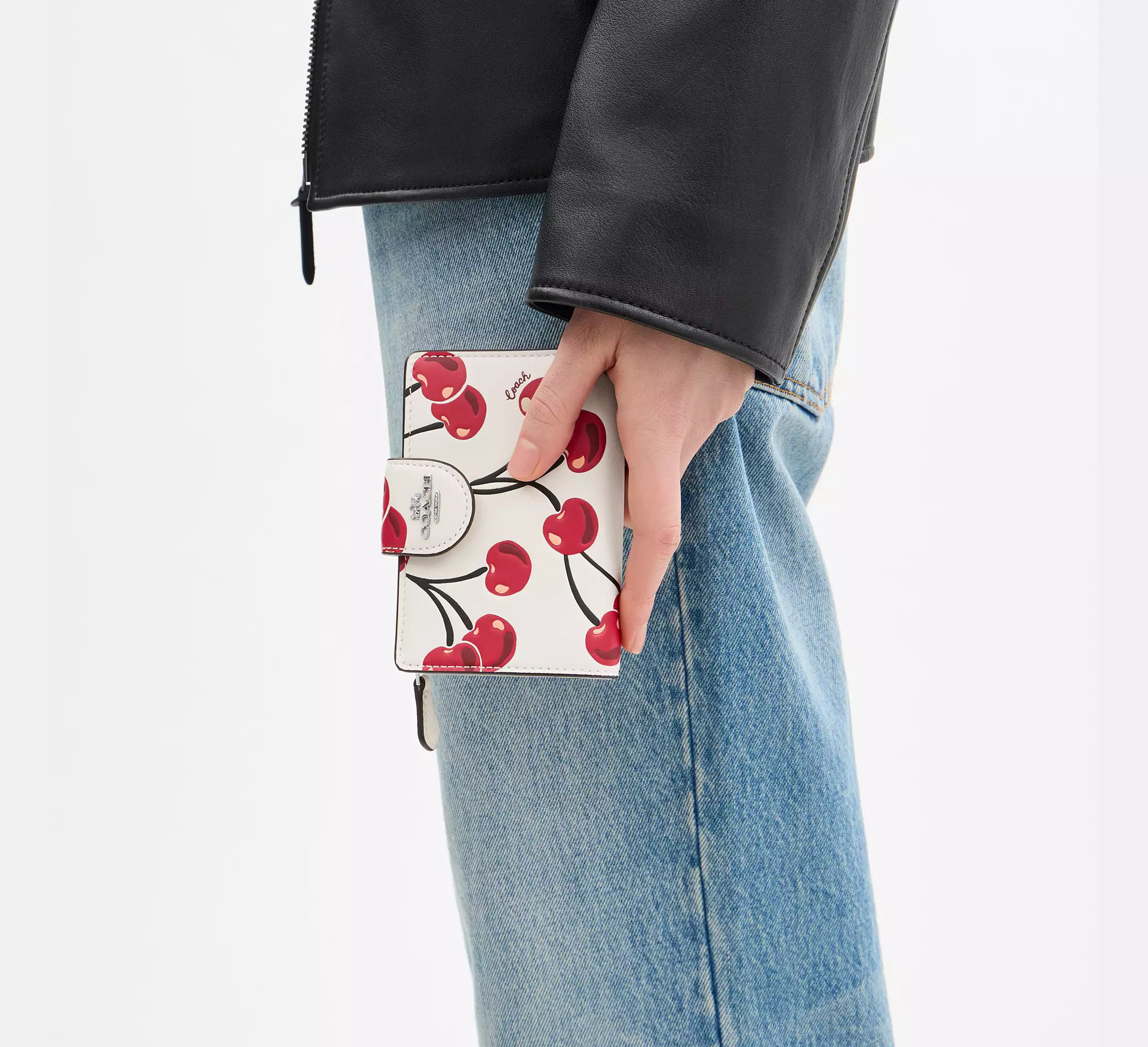 Coach 🍒 Medium Corner Zip Wallet With Cherry Print CZ762 Size ONE SIZE - 7 Thumbnail