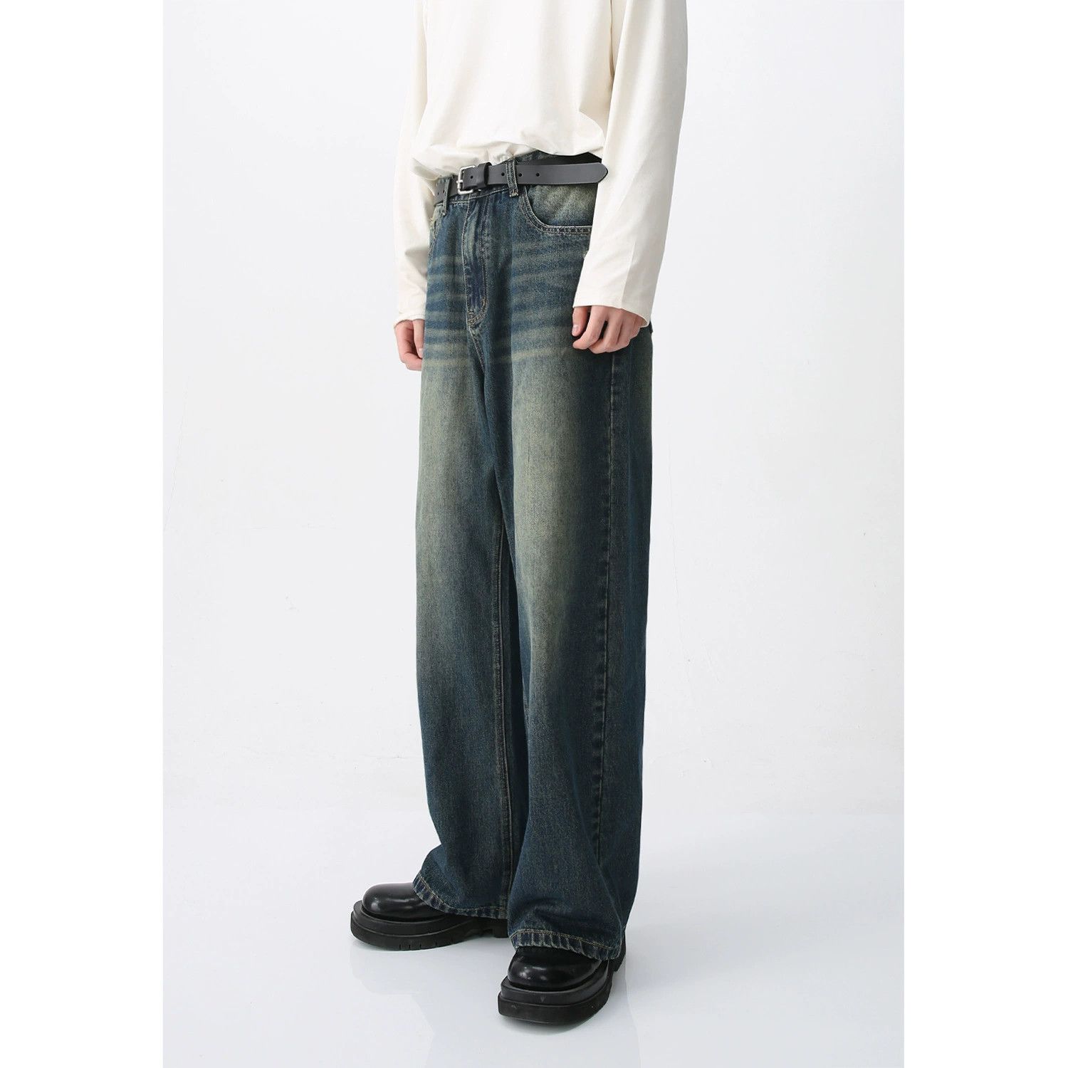 Vintage Men's distressed washed loose vintage jeans Size US 32 / EU 48 - 2 Thumbnail