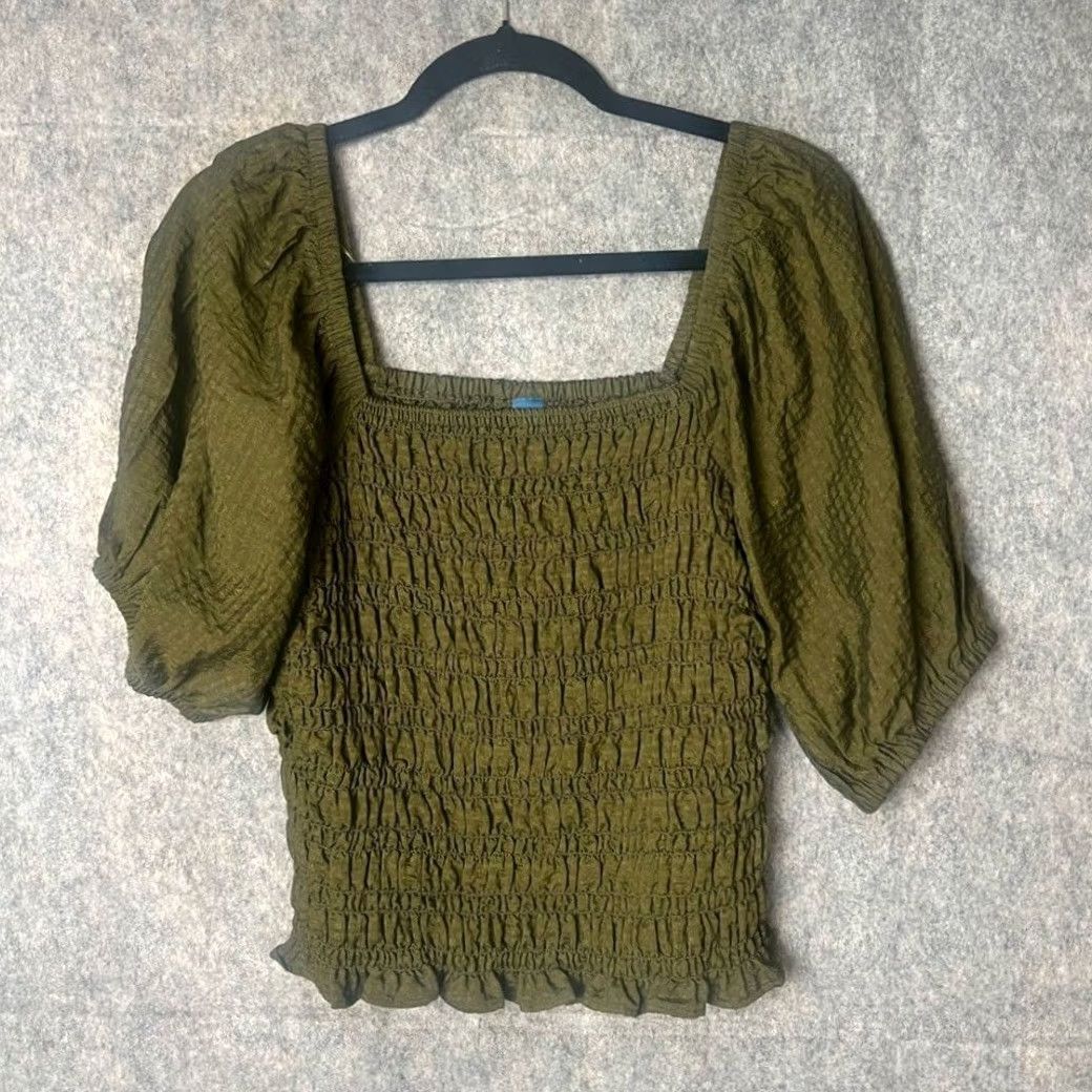 Old Navy Old Navy Blouse Shirt Woman Medium NWT Olive Green Fitted Puff-Sleeve Smocked Top Green Womens M Size M / US 6-8 / IT 42-44 - 2 Thumbnail