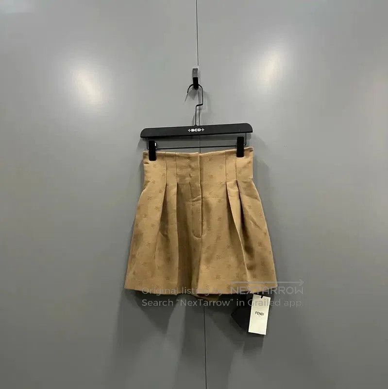 Fendi Fendi Khaki Cotton Women's Shorts for Summer . Size 28" / US 6 / IT 42 - 1 Thumbnail