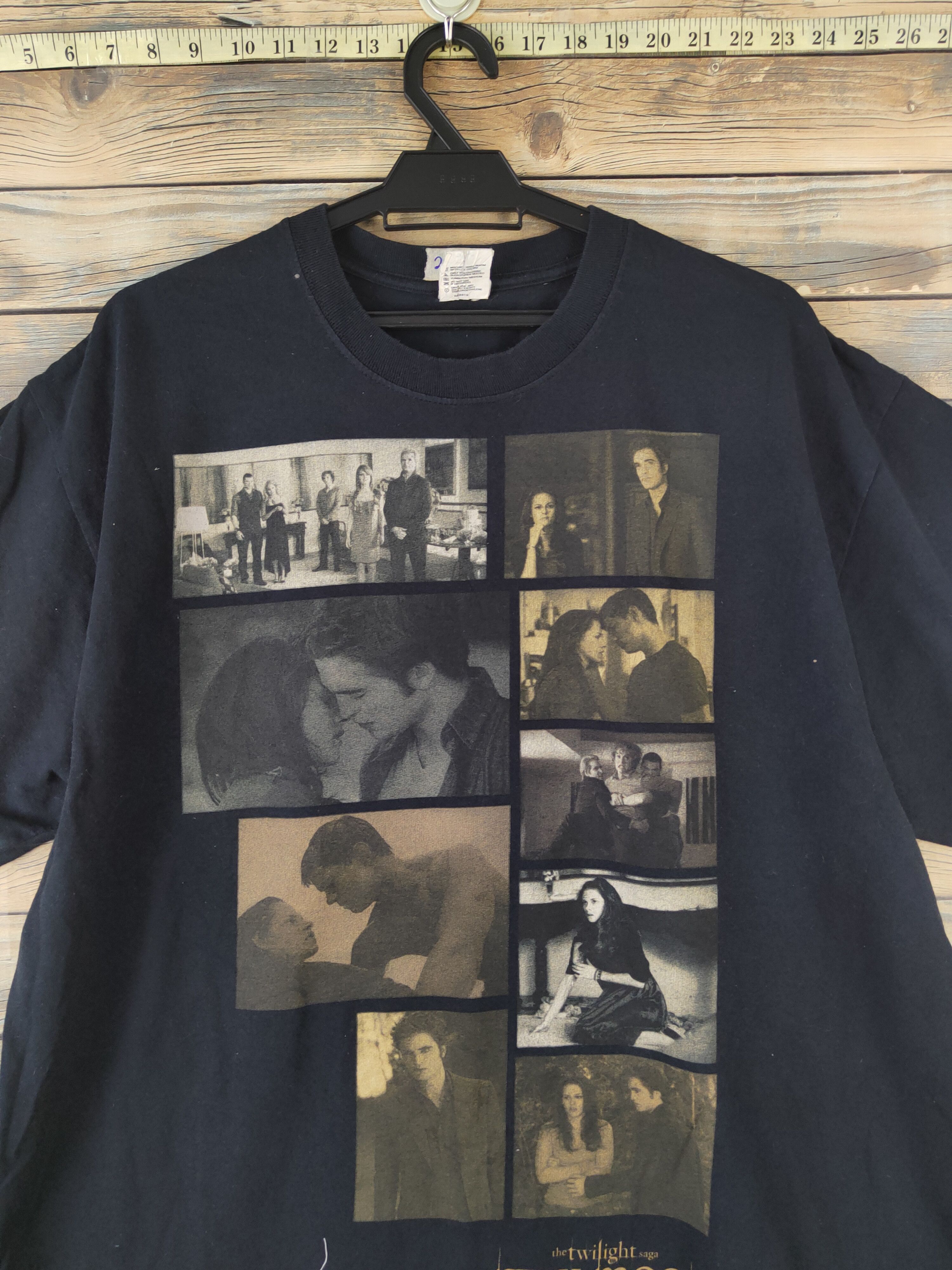 Vintage DL Twilight New Moon black movie Short Sleeve T-shirt #2078 Size US XL / EU 56 / 4 - 2 Thumbnail