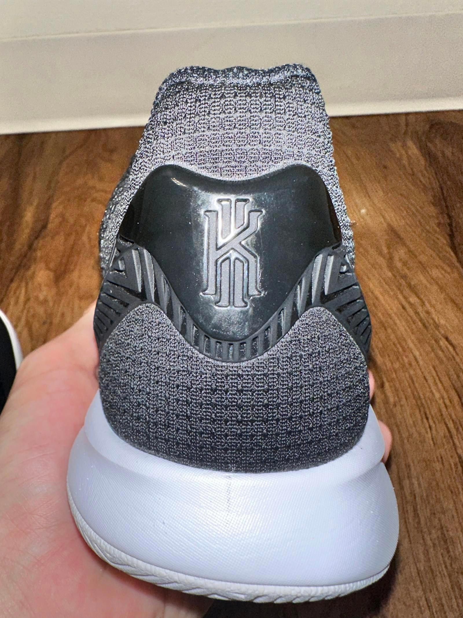 Nike Nike Kyrie Flytrap 2 Black White Sample Size US 9 / EU 42 - 9 Thumbnail