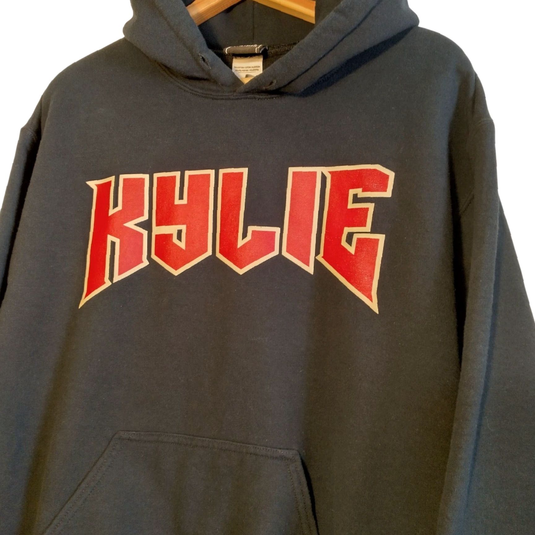 Logo 7 Kylie Hoodie Unisex M Black Red Logo Hooded Sweatshirt Size US M / EU 48-50 / 2 - 2 Thumbnail