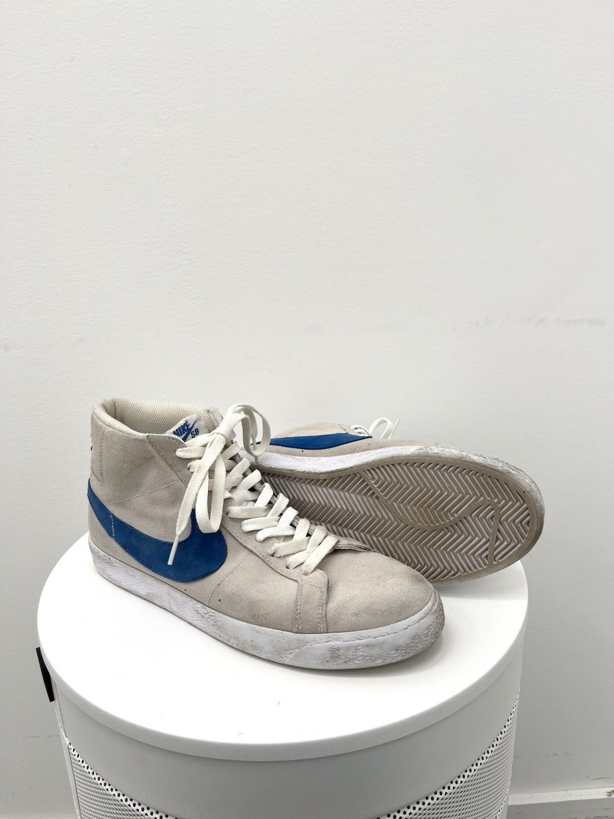 Nike Nike SB Blazer Mid Laser Blue Suede Size 10 Skateboard Size US 10 / EU 43 - 1 Thumbnail