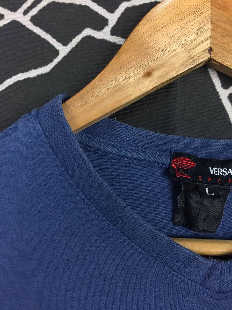 Versace Vtg Versace Sport Medusa Logo V-Neck Casual Tee Size US L / EU 52-54 / 3 - 4 Thumbnail
