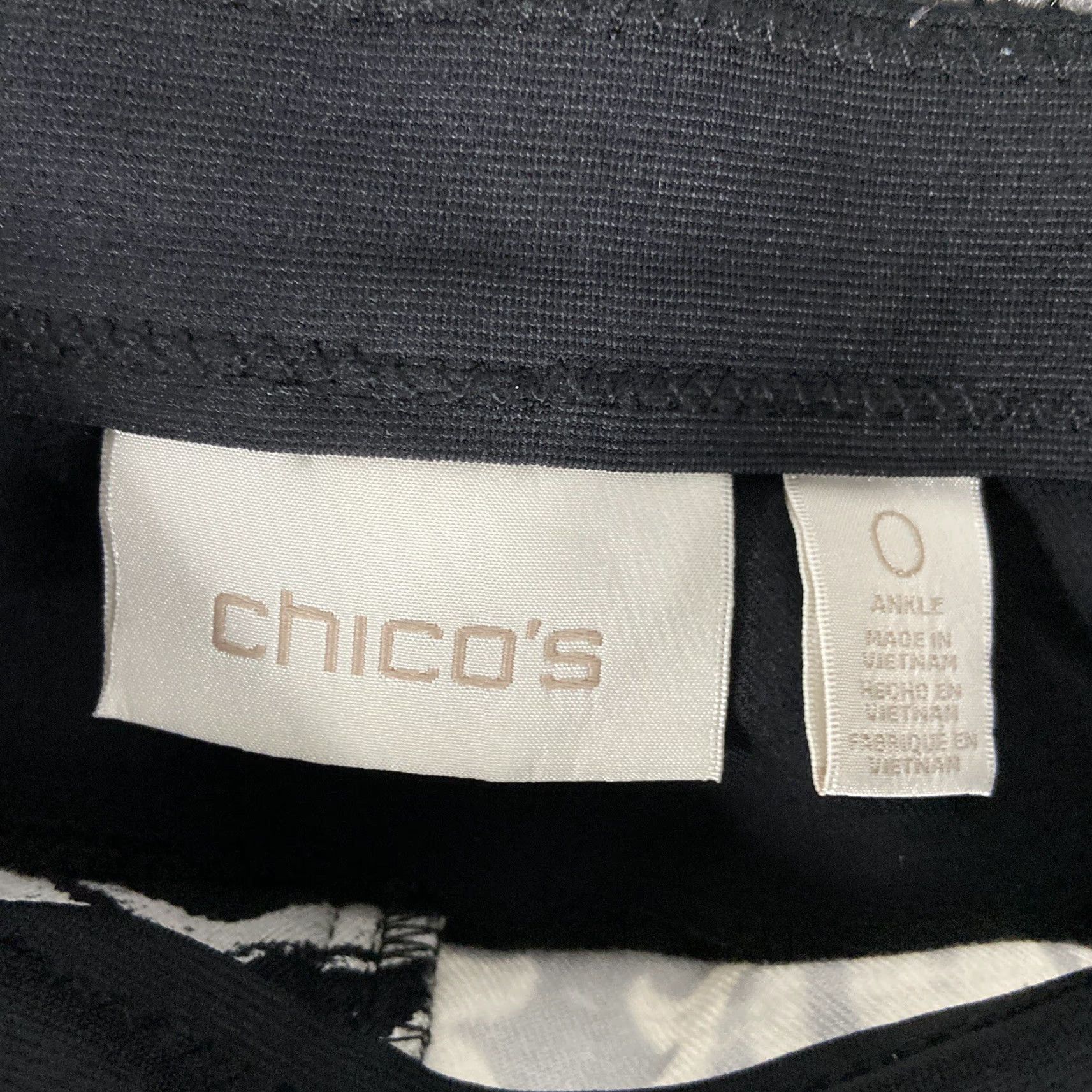 Vintage Chico’s Pants Women Black White Floral Skinny Ankle Size 0 Womens Size 25" / US 0 / IT 36 - 5 Thumbnail