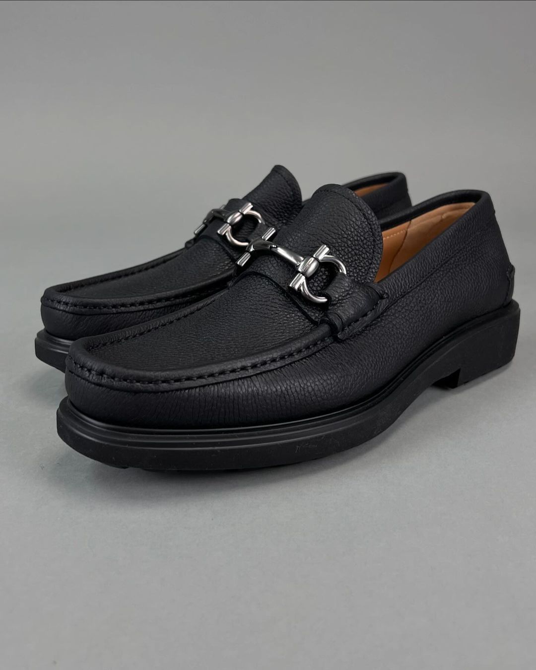 Salvatore Ferragamo o1s1rm0924 Glasgow Leather Loafers in Black Size US 10 / EU 43 - 2 Thumbnail