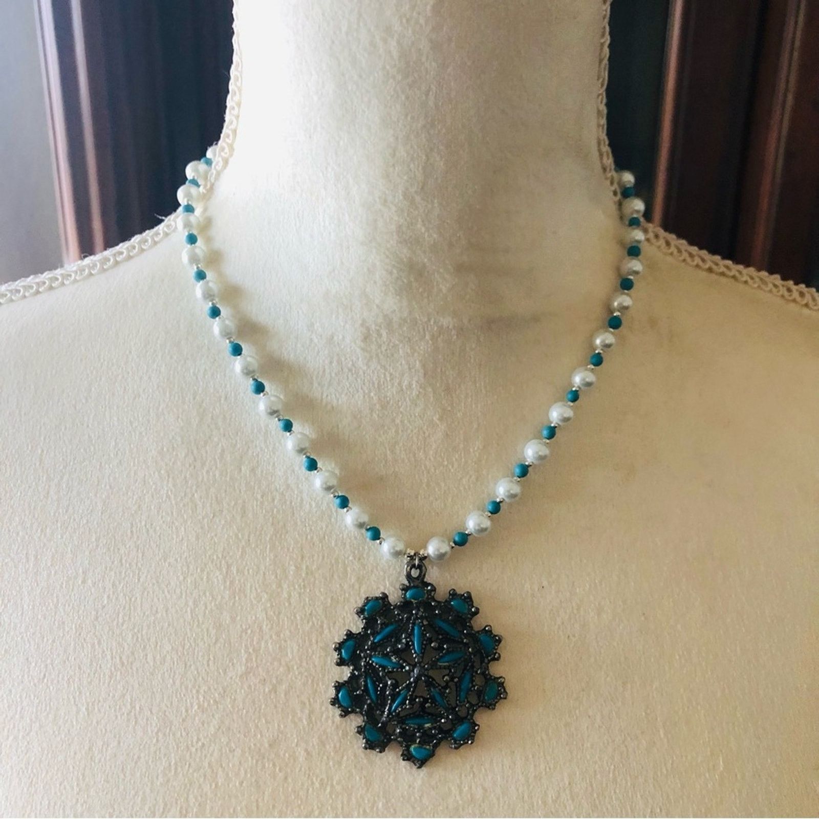 Handmade Handcrafted repurpose howlite cluster Pearl necklace Size ONE SIZE - 2 Thumbnail