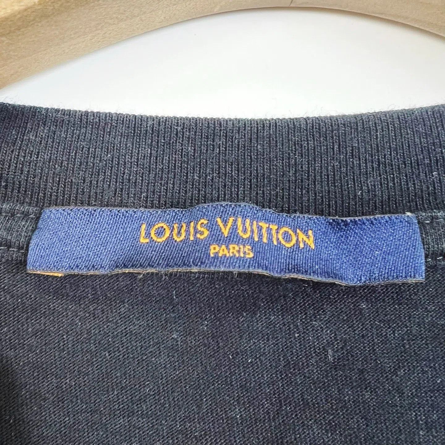 Louis Vuitton LV Black Yellow Logo Short Sleeve. Size US XS / EU 42 / 0 - 6 Thumbnail