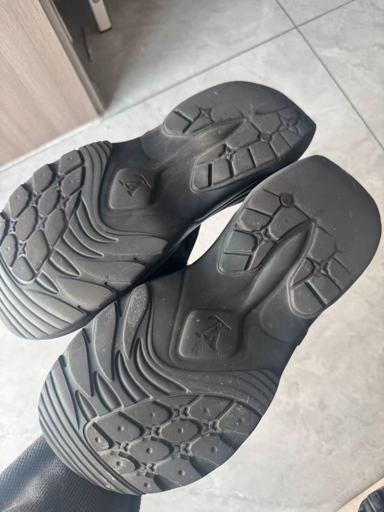 Louis Vuitton LV Slippers 39 (Fits 38) Size US 8.5 / IT 38.5 - 3 Thumbnail