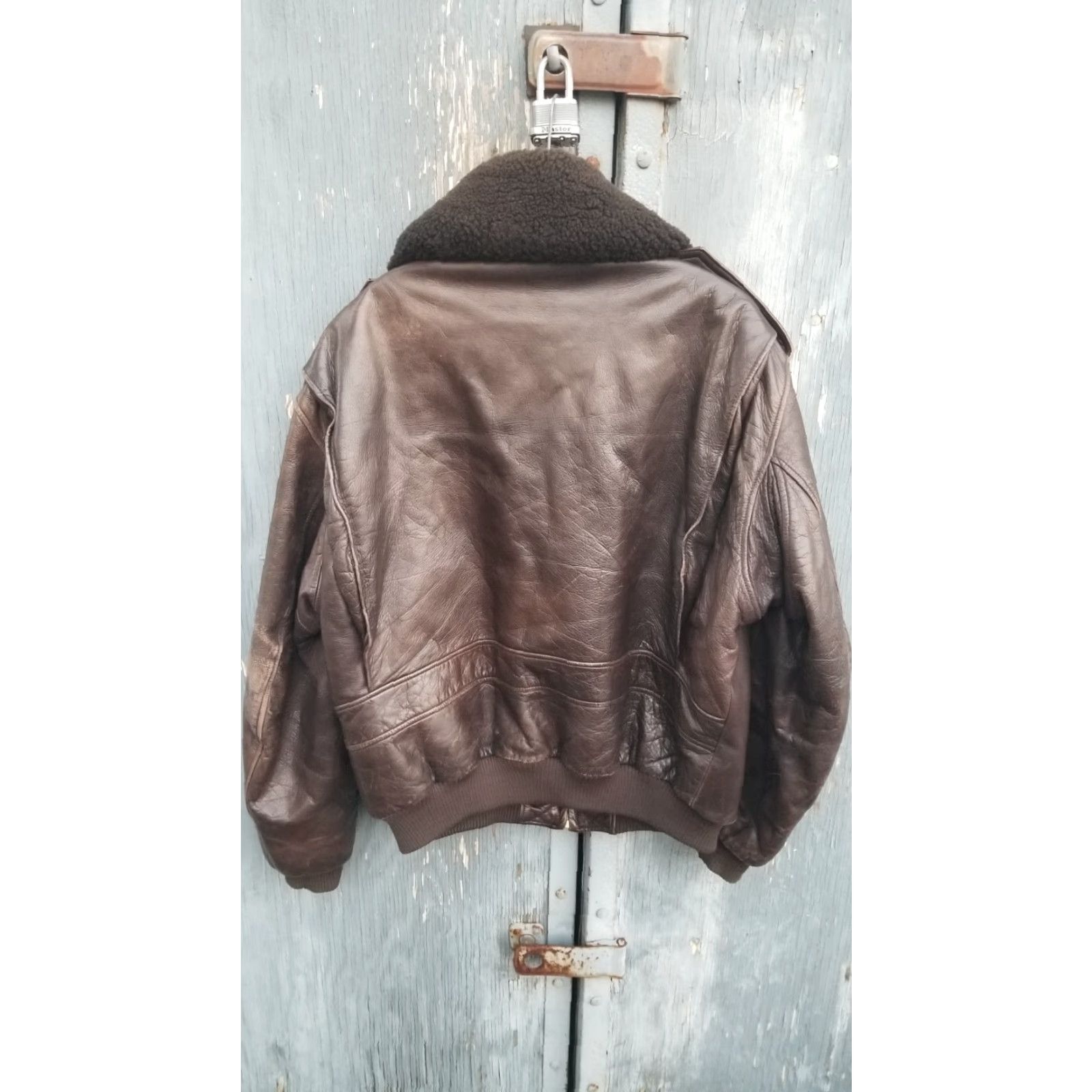 Vintage VINTAGE Lakeland Leather Flight Jacket Size 46 Mens Leather Flight Jacket 46 Brown Size US S / EU 44-46 / 1 - 7 Thumbnail