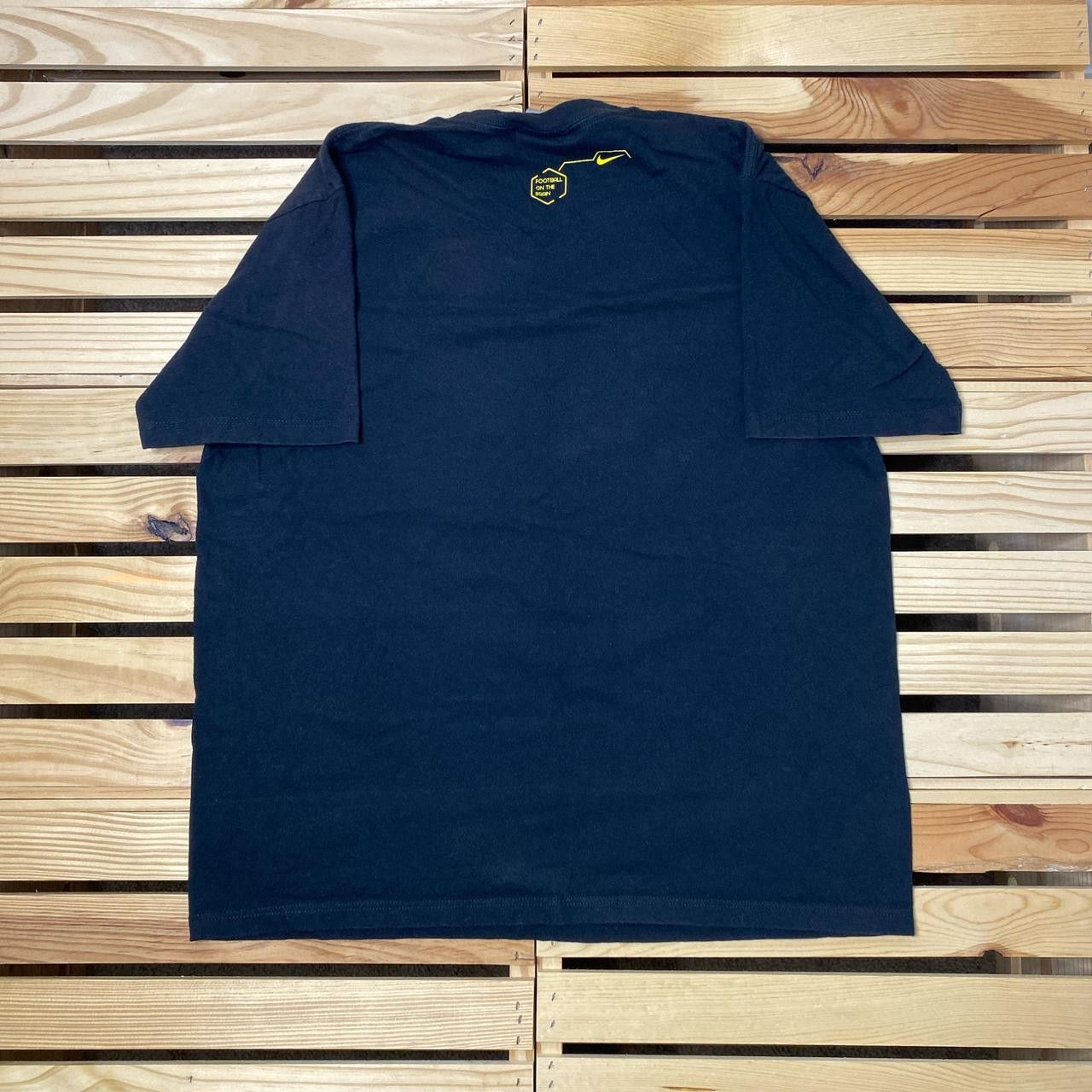 Nike Vintage Nike Football on the Brain Black Tee Size Medium Size US M / EU 48-50 / 2 - 2 Thumbnail
