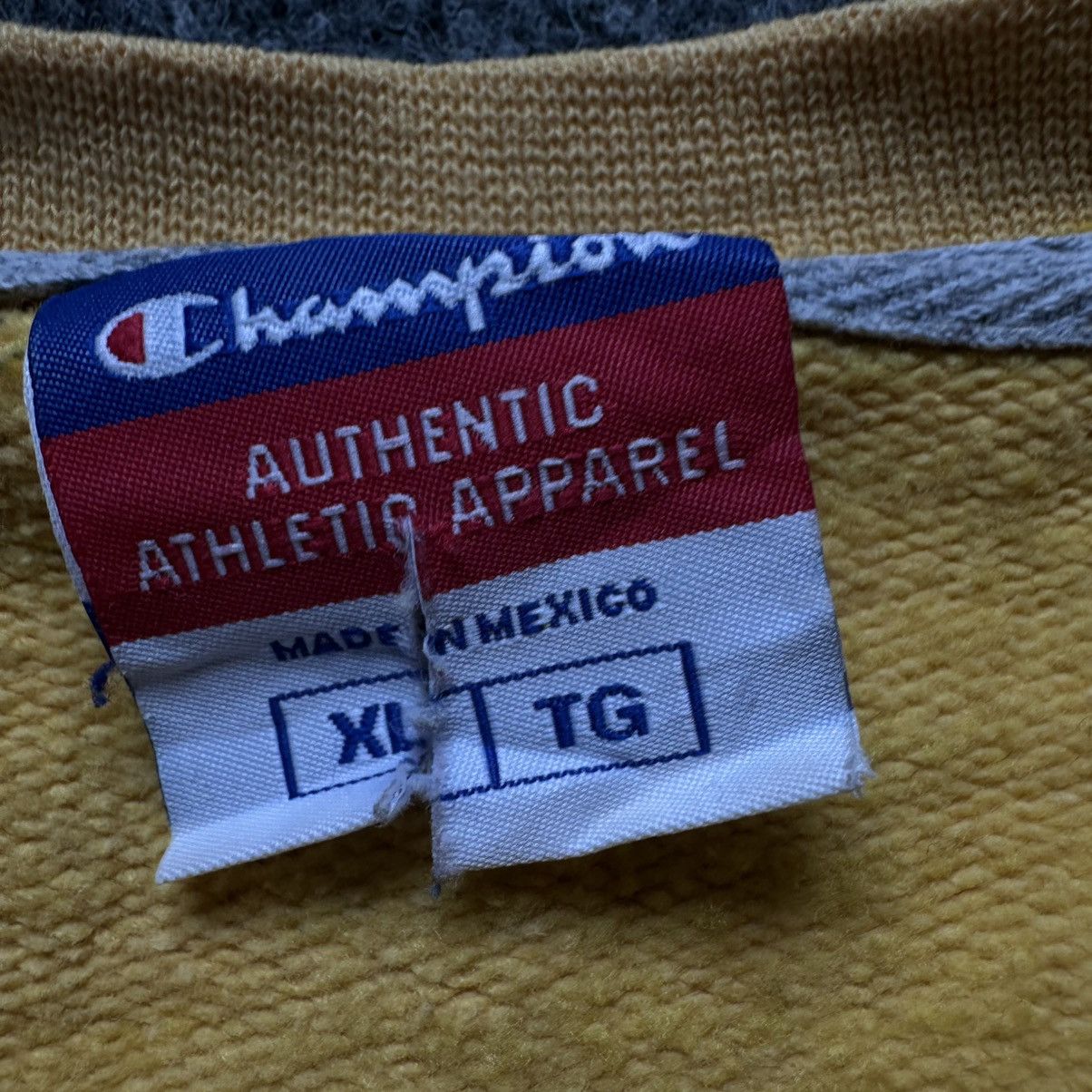 Champion VTG Champion Sweatshirt Small Logo Size XL Trashed 00s UsA Size US XL / EU 56 / 4 - 11 Thumbnail