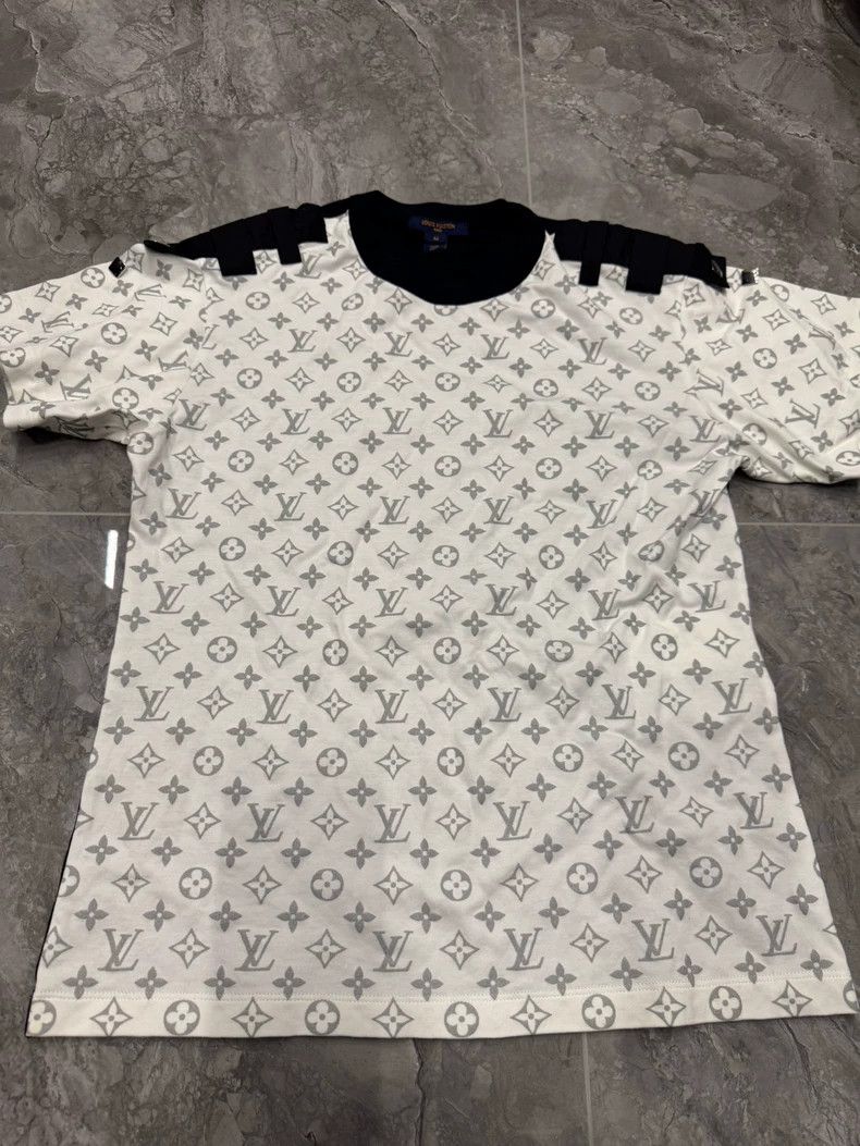 Louis Vuitton Louis Vuitton White presbyopic short sleeves 2502-Nextarrow Size M / US 6-8 / IT 42-44 - 1 Thumbnail