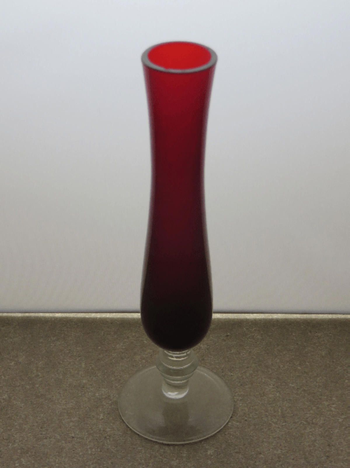 The Unbranded Brand Vintage Red and Clear Crystal Vase 7 1/2" Size ONE SIZE - 1 Thumbnail
