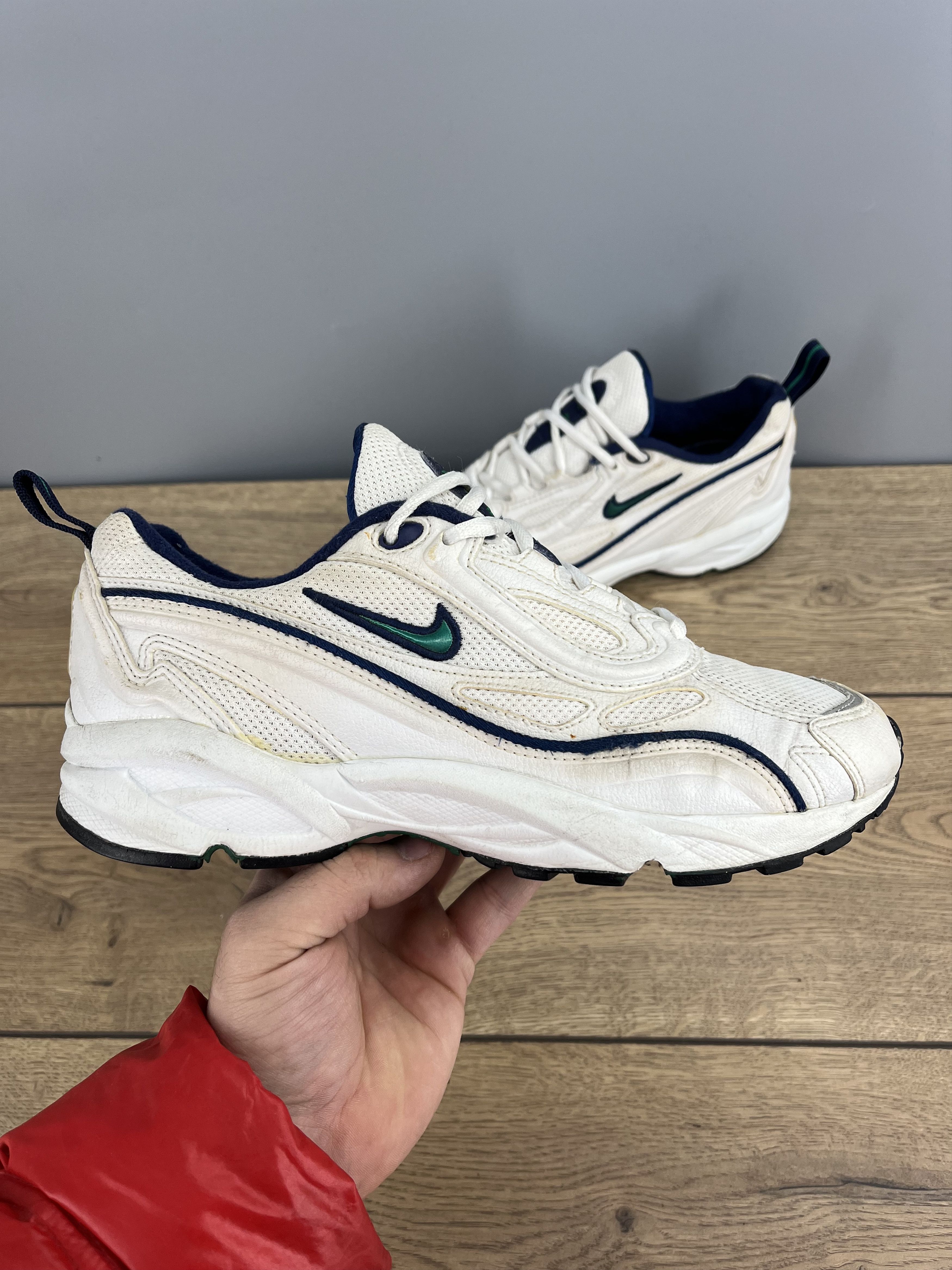 Nike Vintage Nike Air Sneakers US 9.5 EU 41 Retro 90s White Size US 9.5 / IT 39.5 - 2 Thumbnail